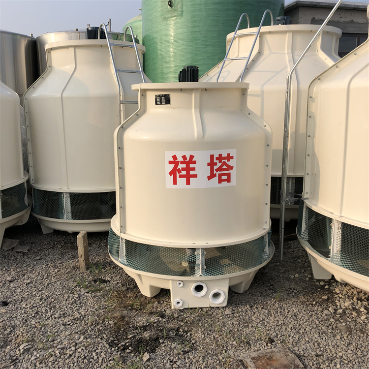 新到多台玻璃钢材质冷却塔 流量大 成色好