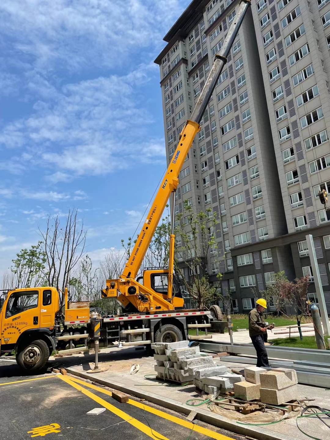 汝阳县8-300吨吊车租赁价格 汝阳县本地高空吊装台班费咨询