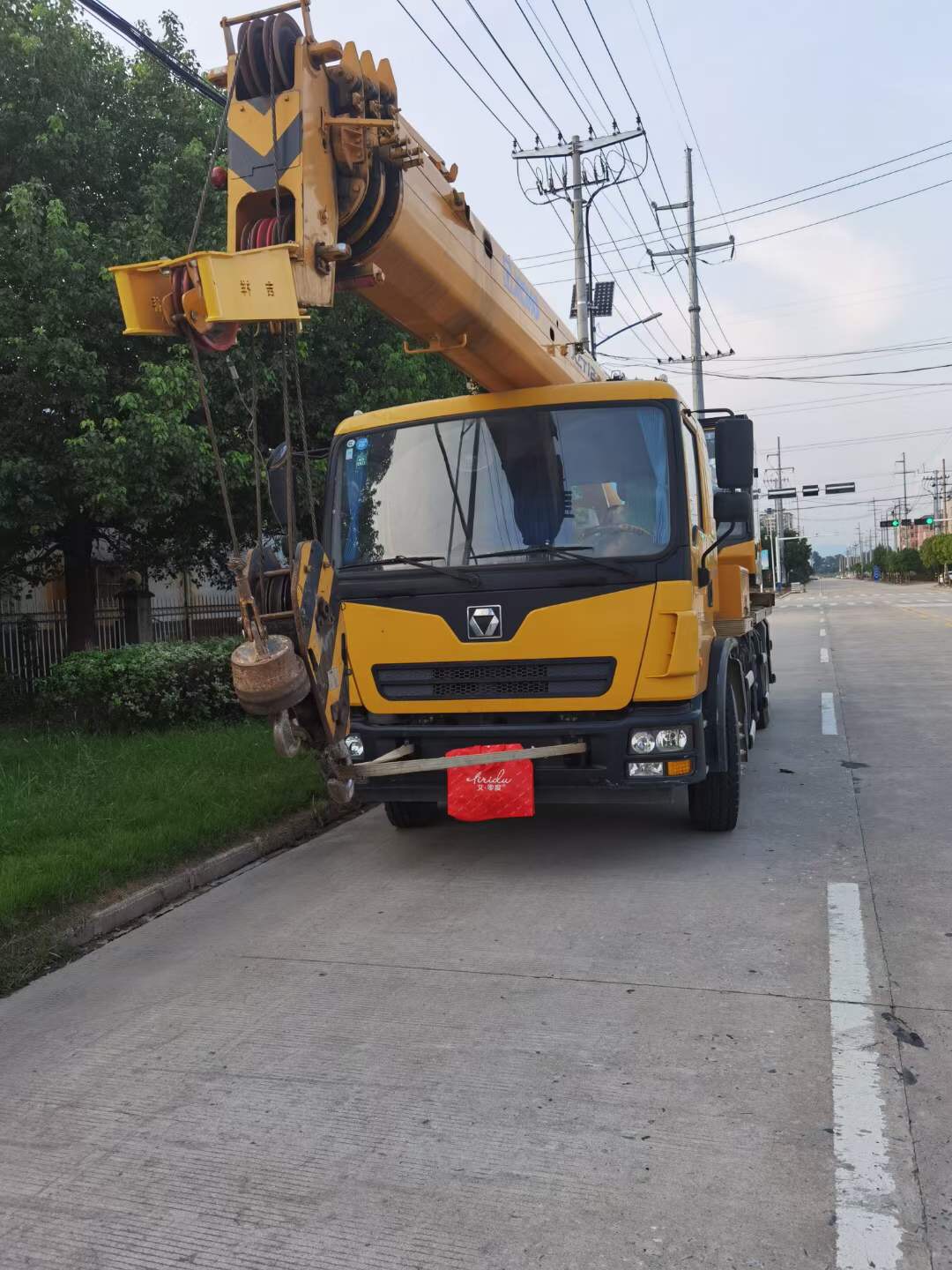 嵊州市8-200吨吊车租赁 厂房吊装钢结构吊装 日租报价咨询