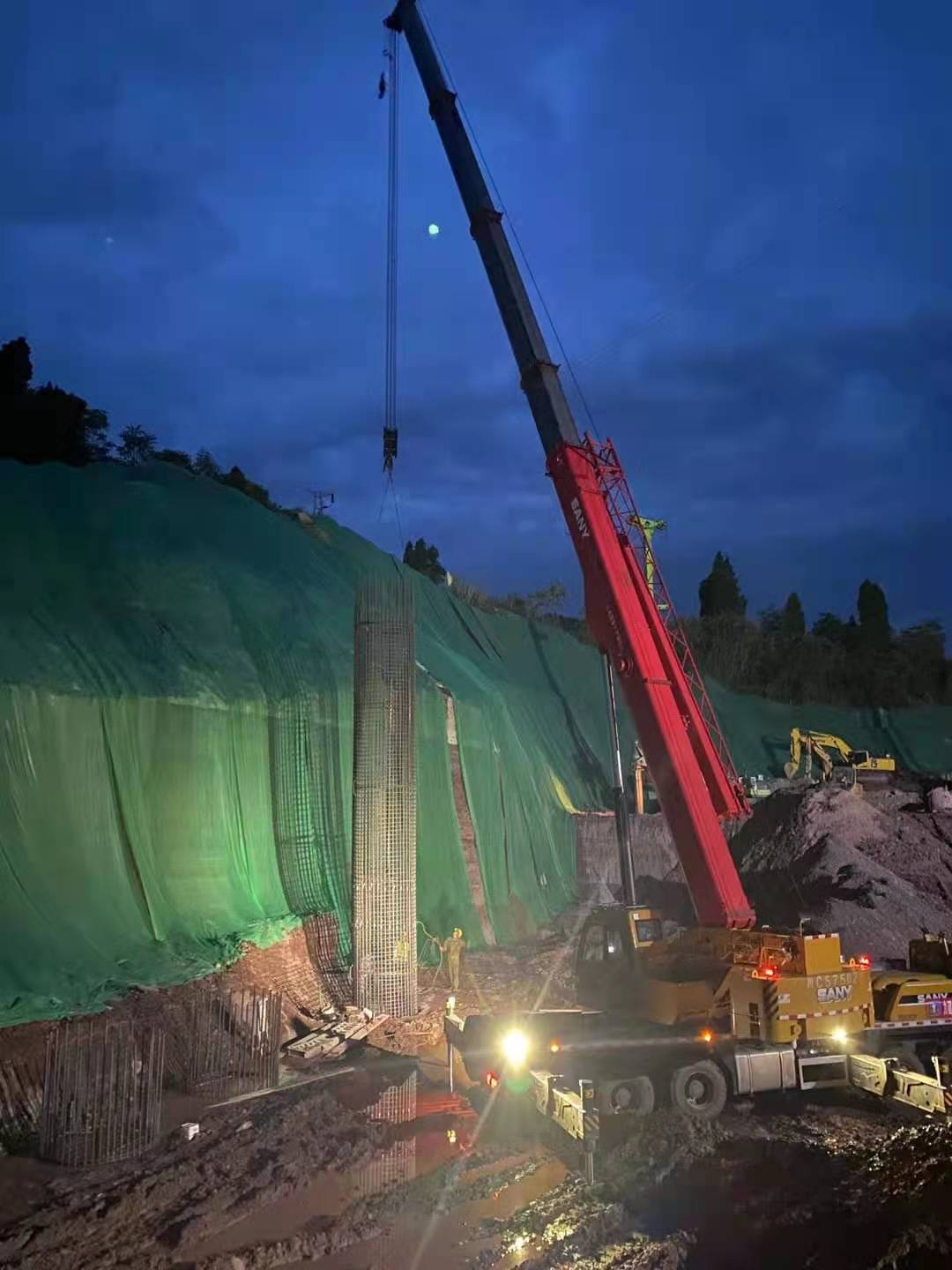 莱山区吊车出租电话 12-300吨吊车租赁公司 日租价格咨询