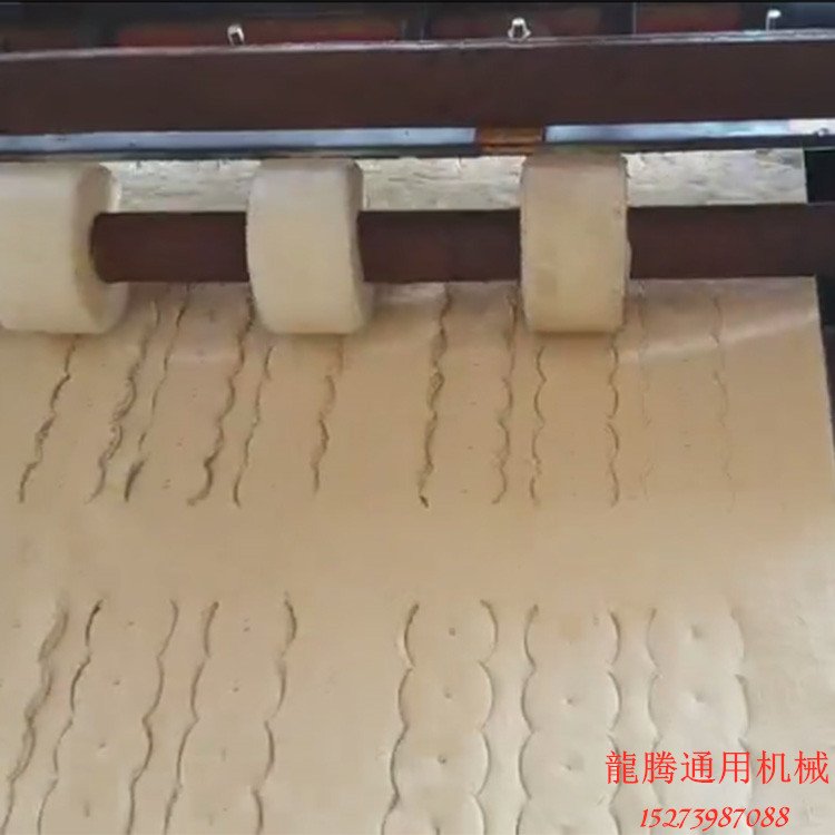 四川烧纸打孔机 烧纸冲孔机 全自动烧纸打孔机 烧纸打孔机厂家 龙腾机械 纸品打孔机 生产