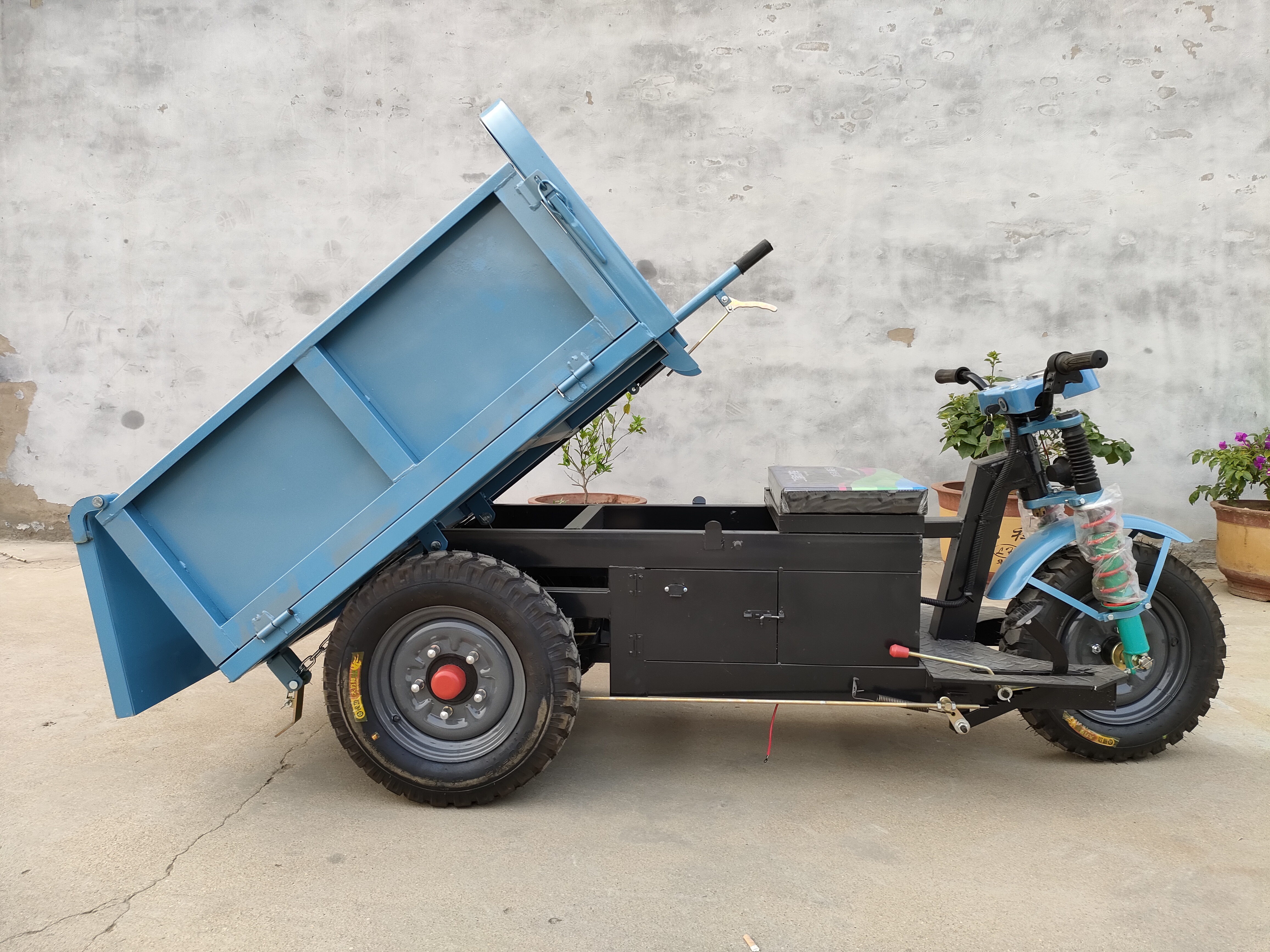 河南大型厂家供应 电动灰斗车 工程三轮自卸车 欢迎来电询价 优惠