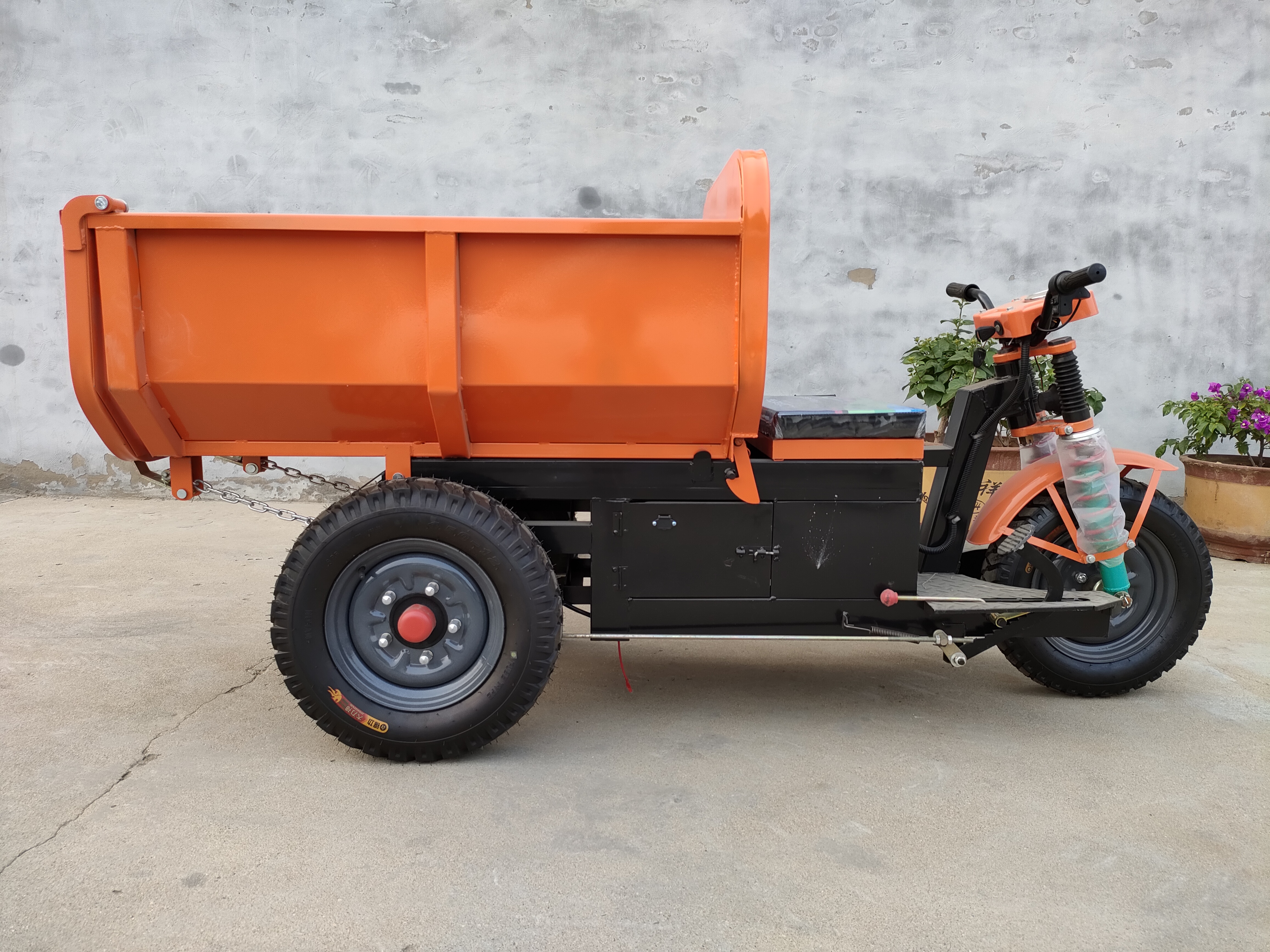 欢迎来河南工厂考察 各规格 型号工地翻斗车 电动斜斗车 价格商谈