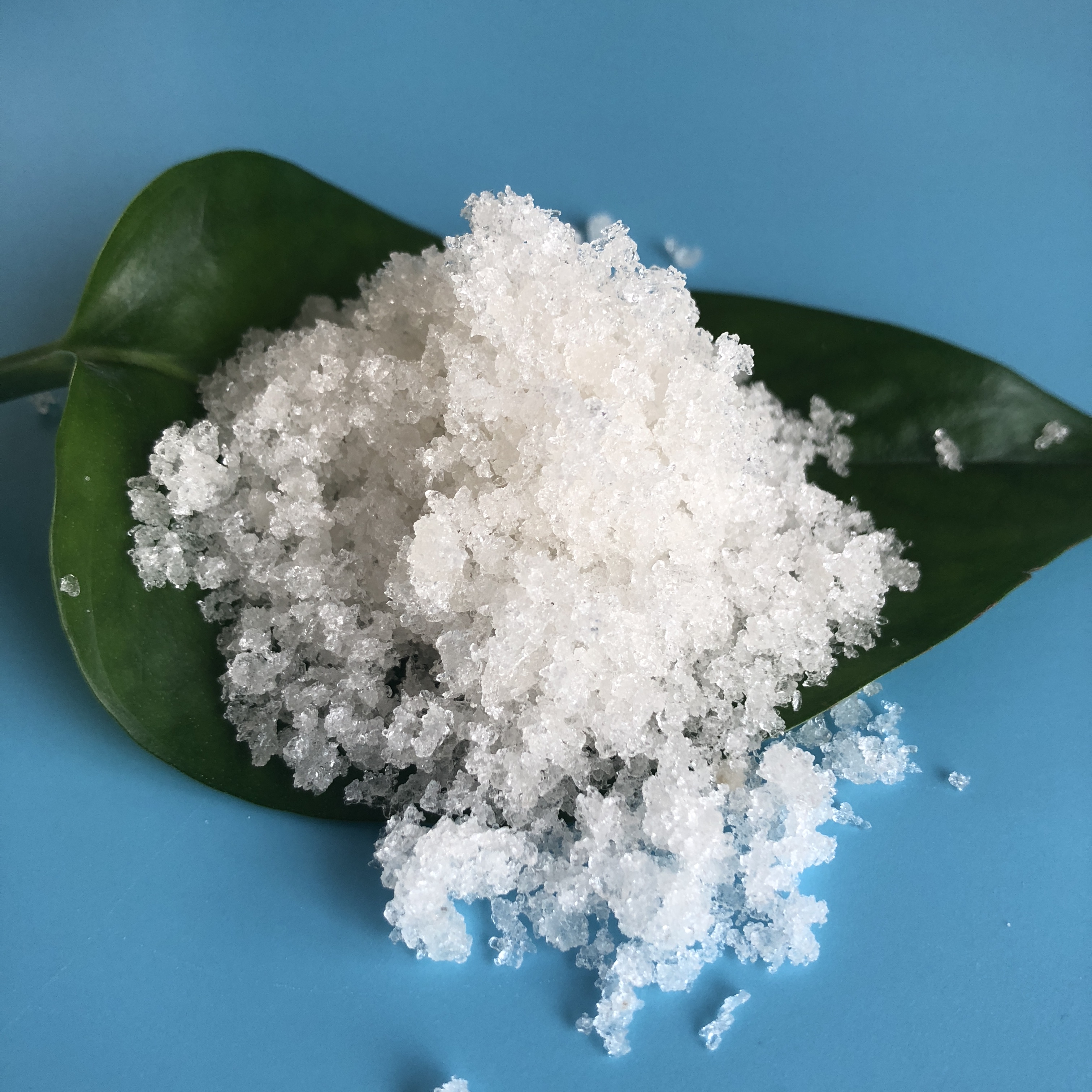 厂家供应氯化镁卤晶 46工业级六水氯化镁 装饰板用氯化镁