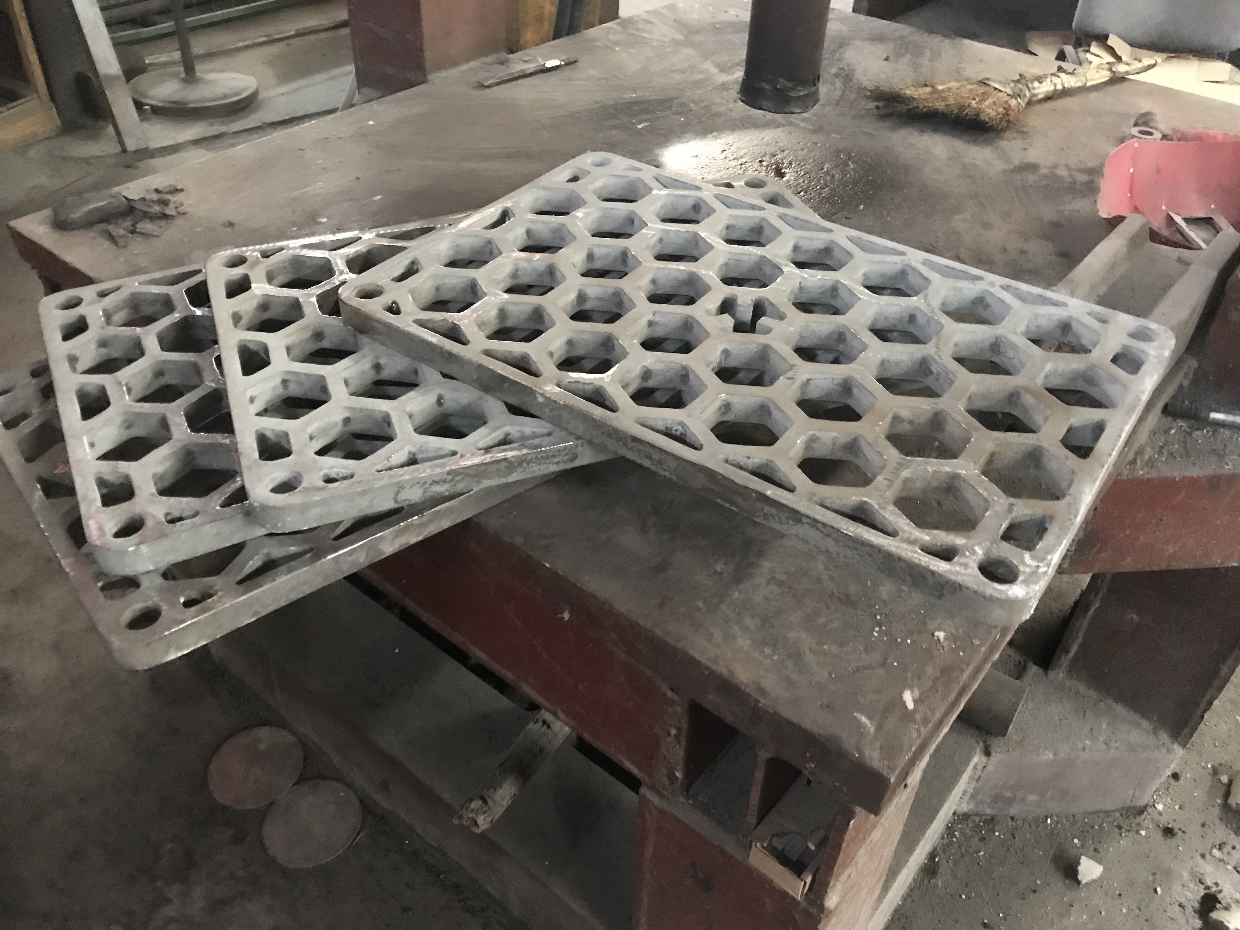 ZG240-450B耐磨铸钢件管支架鑫辉创