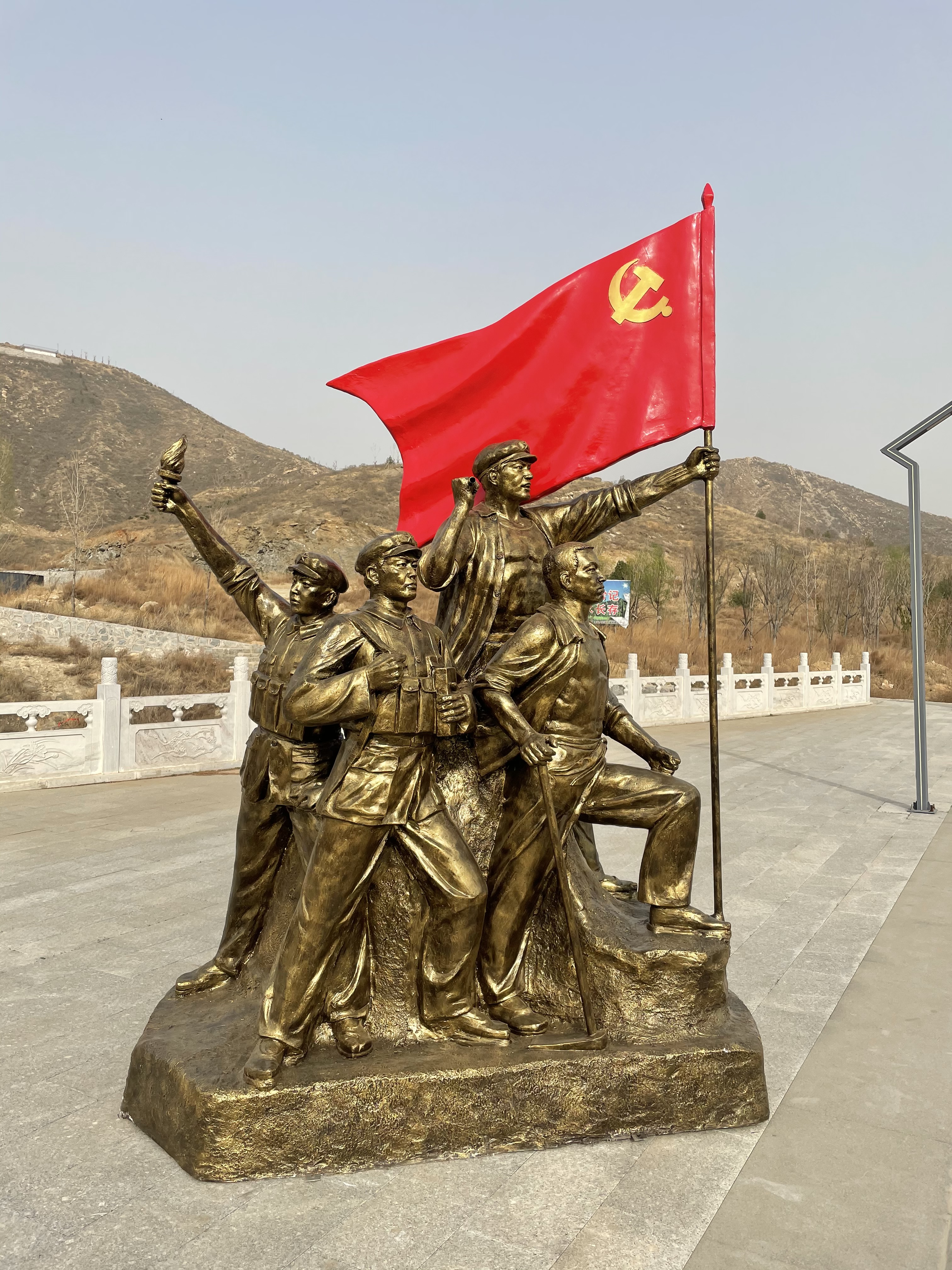 玻璃钢红色主题雕塑