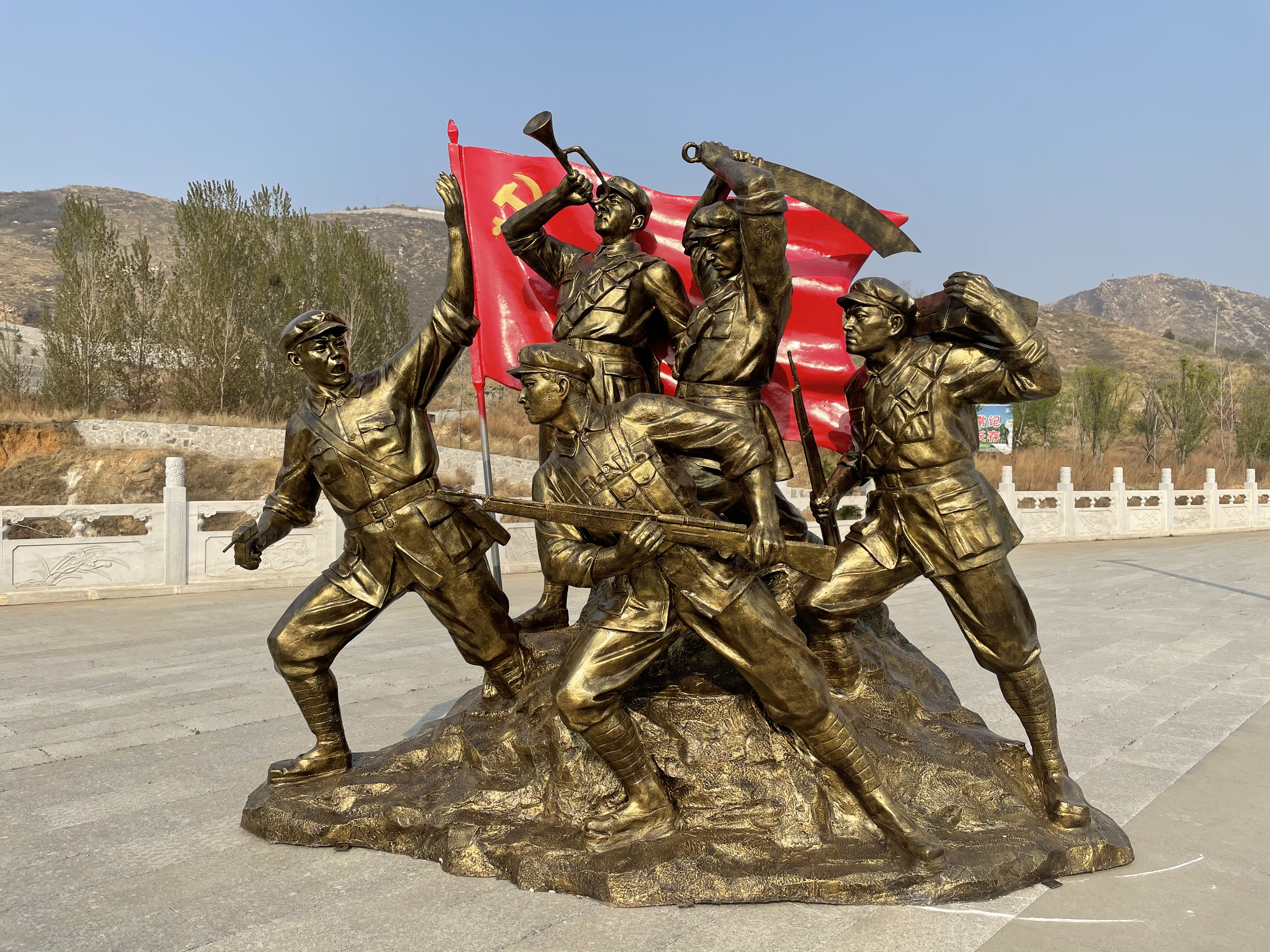 红色主题人物雕塑   玻璃钢红色主题雕塑  红色纪念雕塑