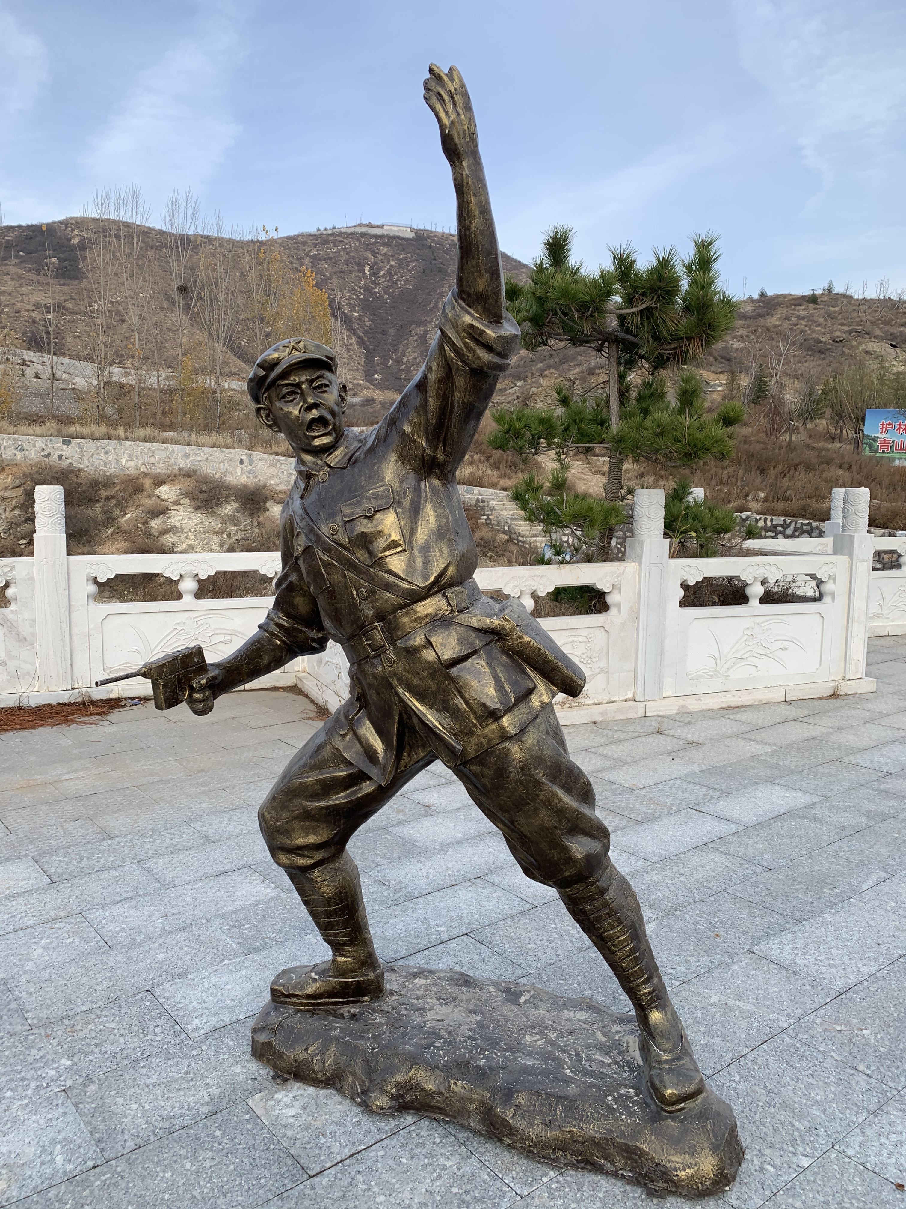 大型红色主题雕塑玻璃钢仿铜雕塑厂