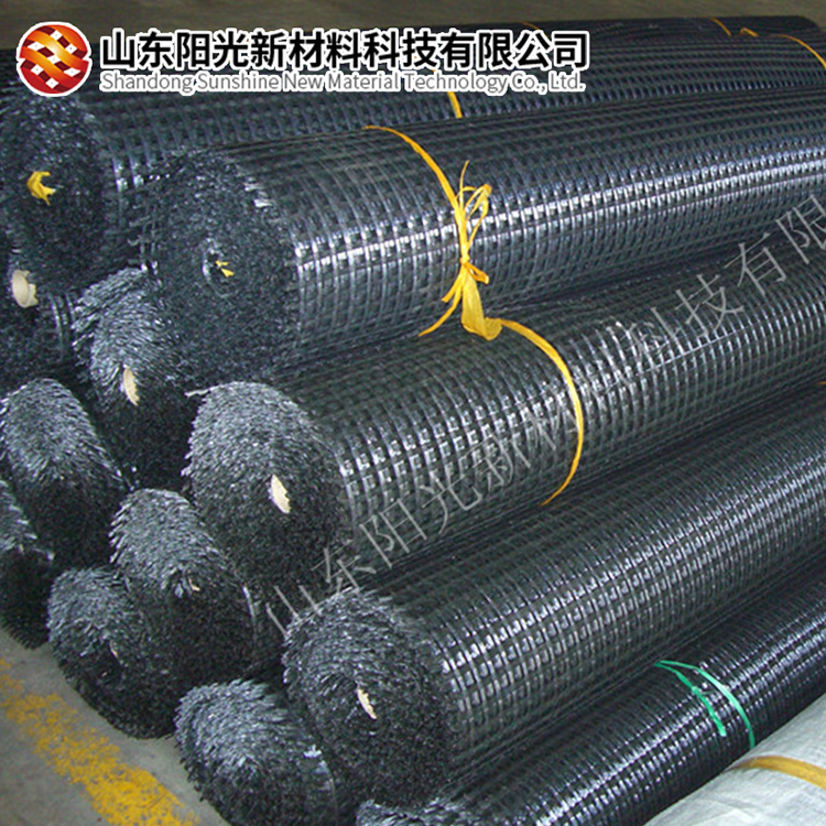 厂家供应 抗脆裂 阳光新材料 高速铁路地基用黑色三经三纬PET60-60KN 经编涤纶土工格栅