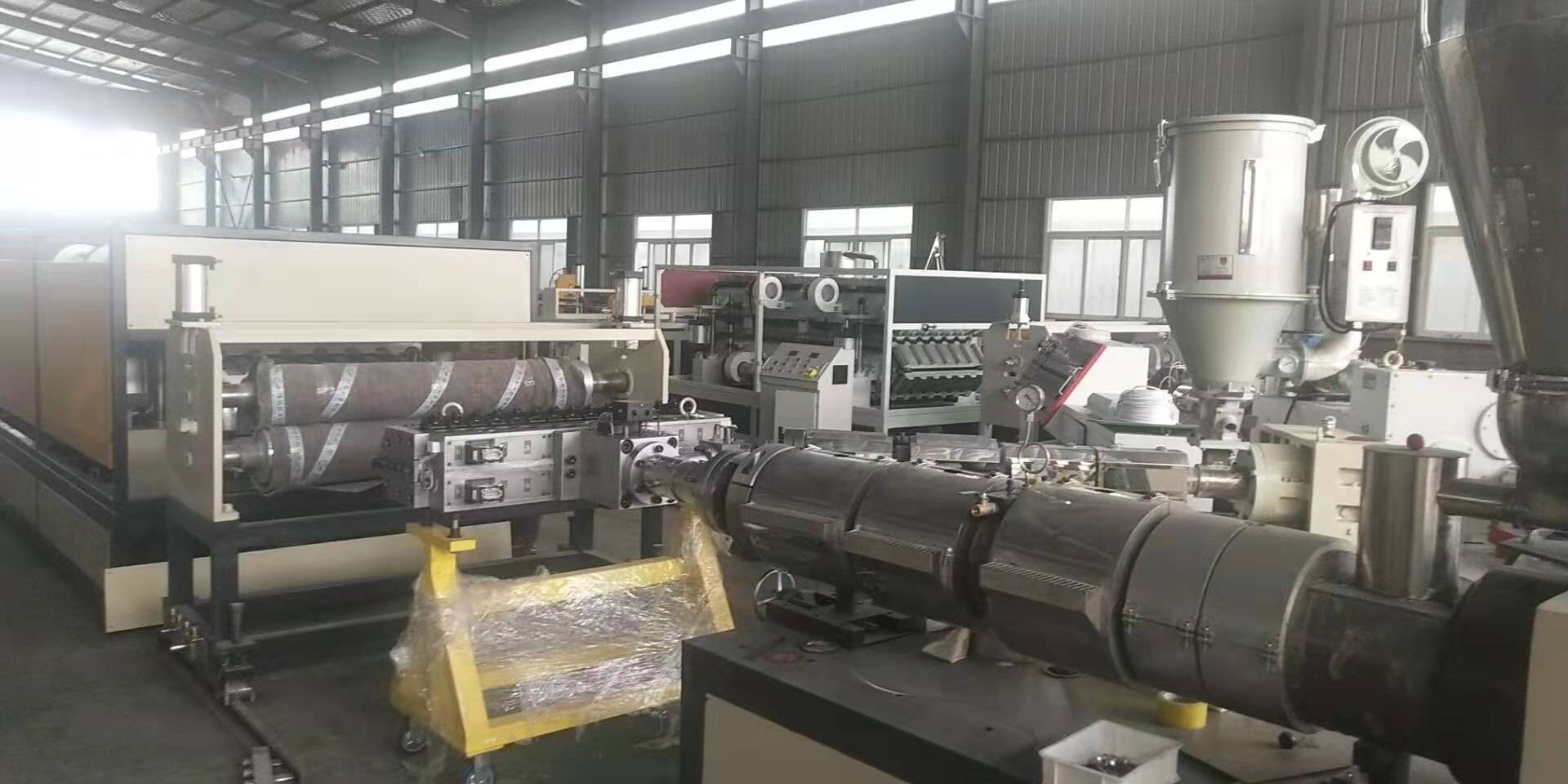 海沛斯PVC合成树脂瓦生产线 仿古瓦生产线 琉璃瓦设备 多彩树脂瓦生产线 海沛斯 四川地区 55KW 市场供应 包教包会