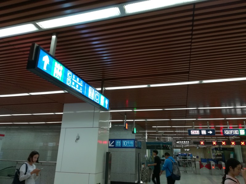 北京，雄安新区，邯郸，火车站，商场，室内吊顶弧型铝方通，木纹造型铝方通，异型铝方通装饰，厂家订制