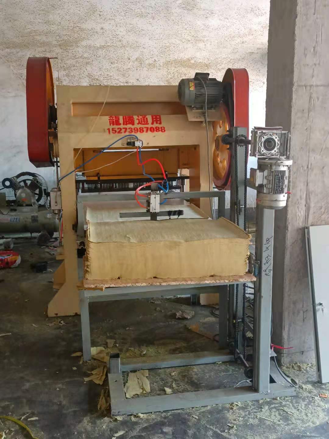 湖北龙门冲烧纸冲孔机 湖北龙门自动冲孔机 湖北全自动烧纸冲孔机设备 龙腾通用机械