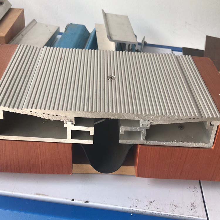 长春地坪变形缝 铠装伸缩缝价格