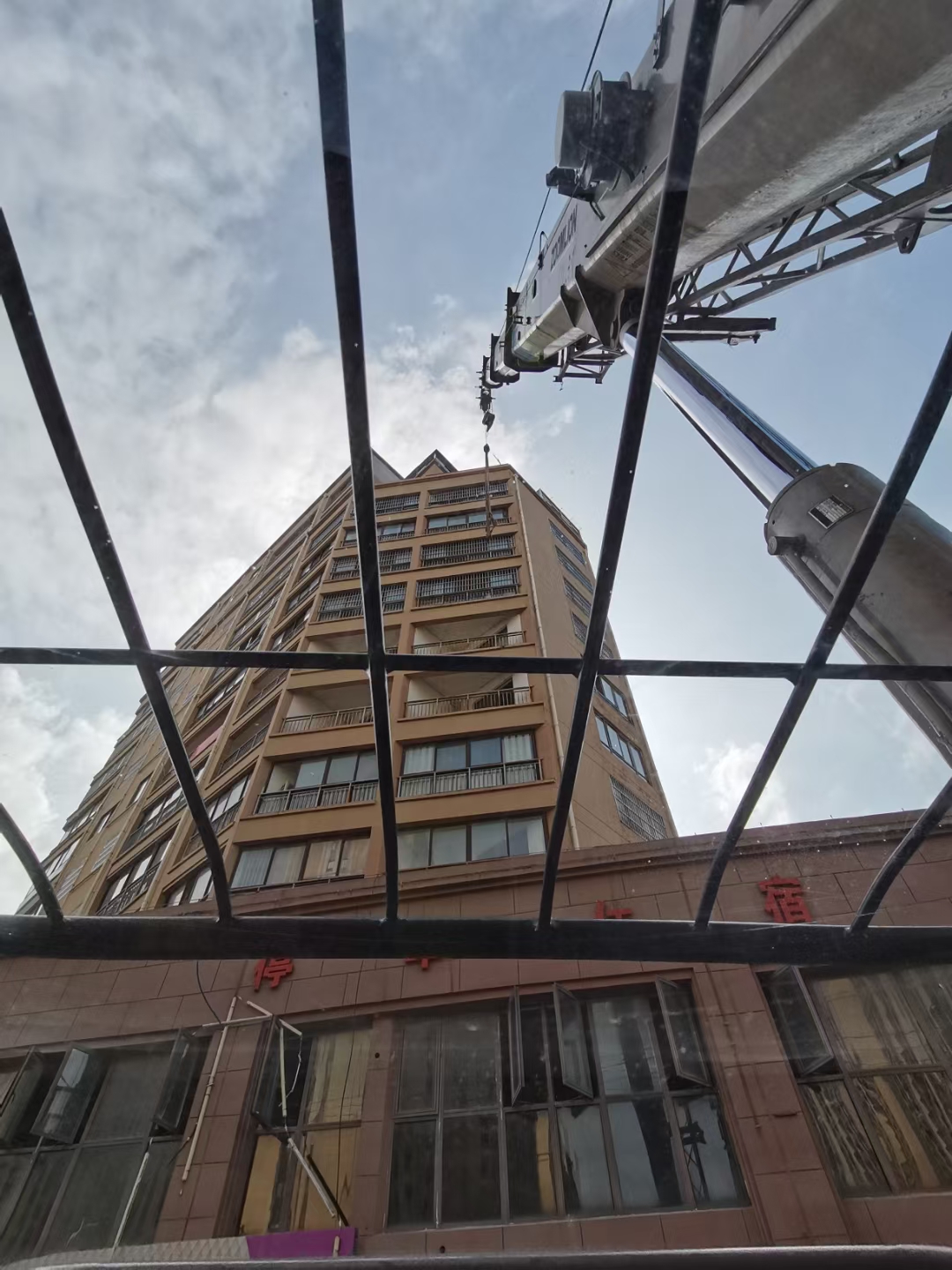巴彦县8-500吨吊车租赁 巴彦县吊车出租一体化吊装搬迁服务公司