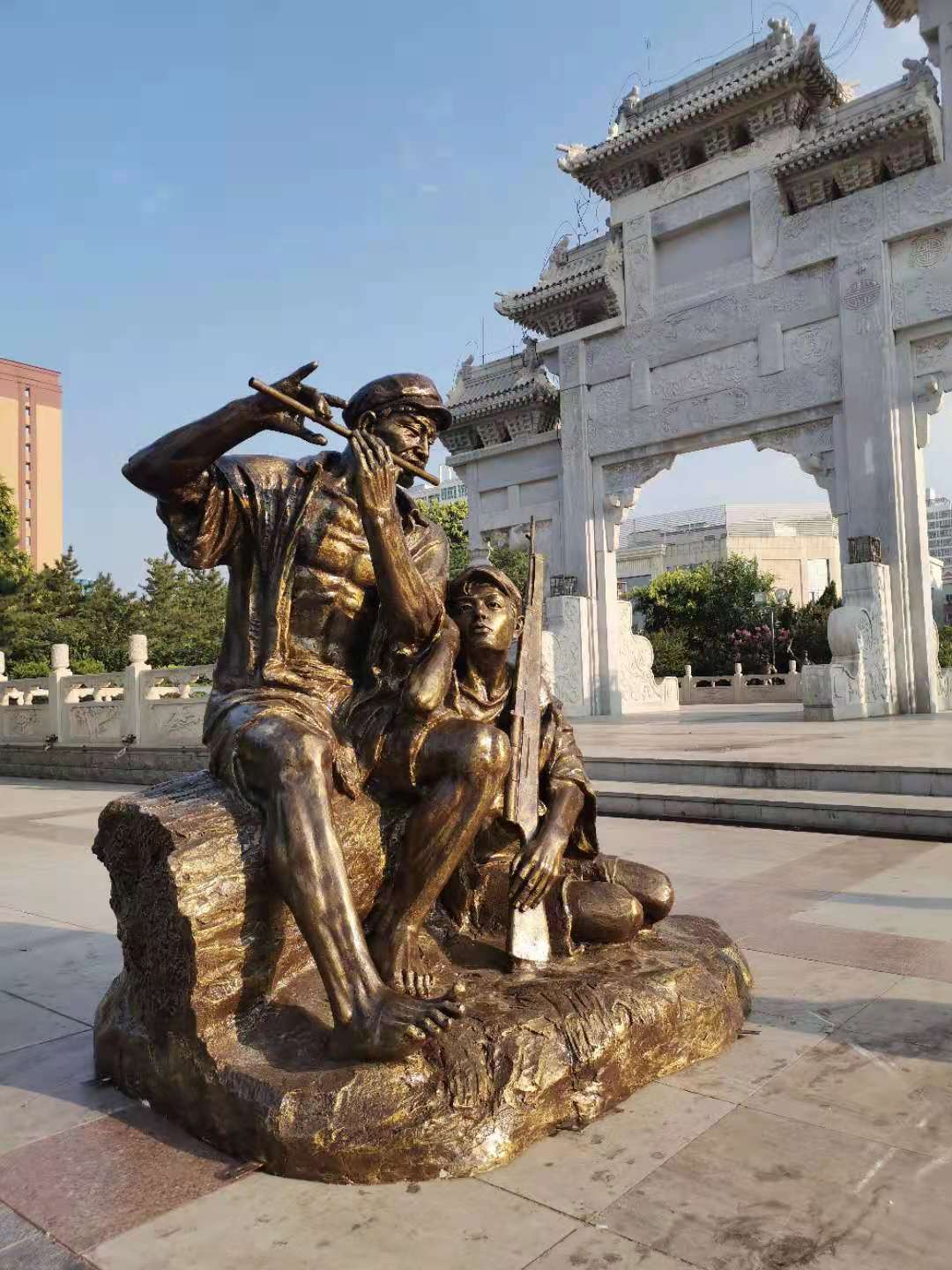 仿铜人物雕塑 玻璃钢人物雕塑公司