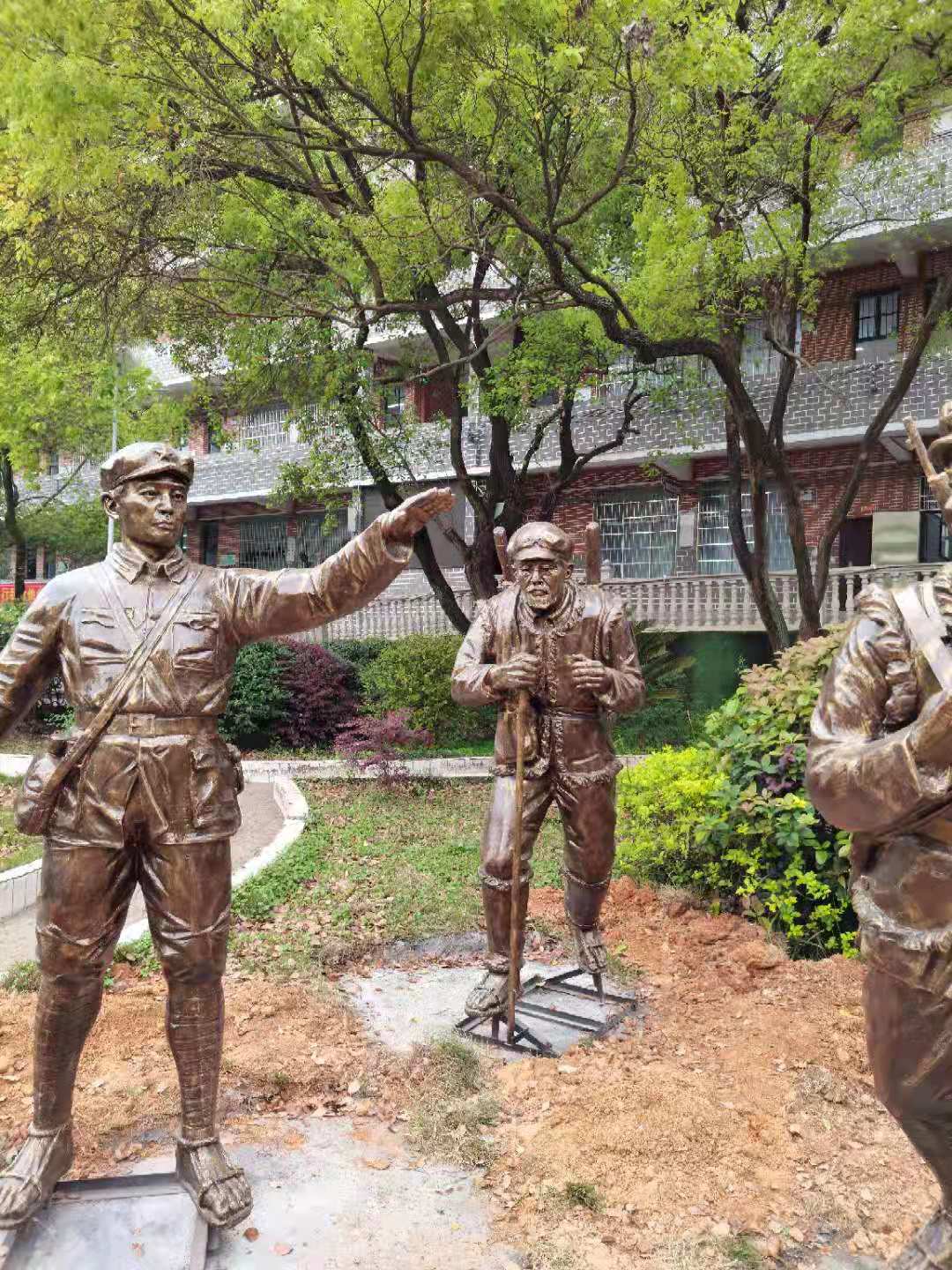 城市仿铜雕塑 玻璃钢仿铜人物雕塑定制