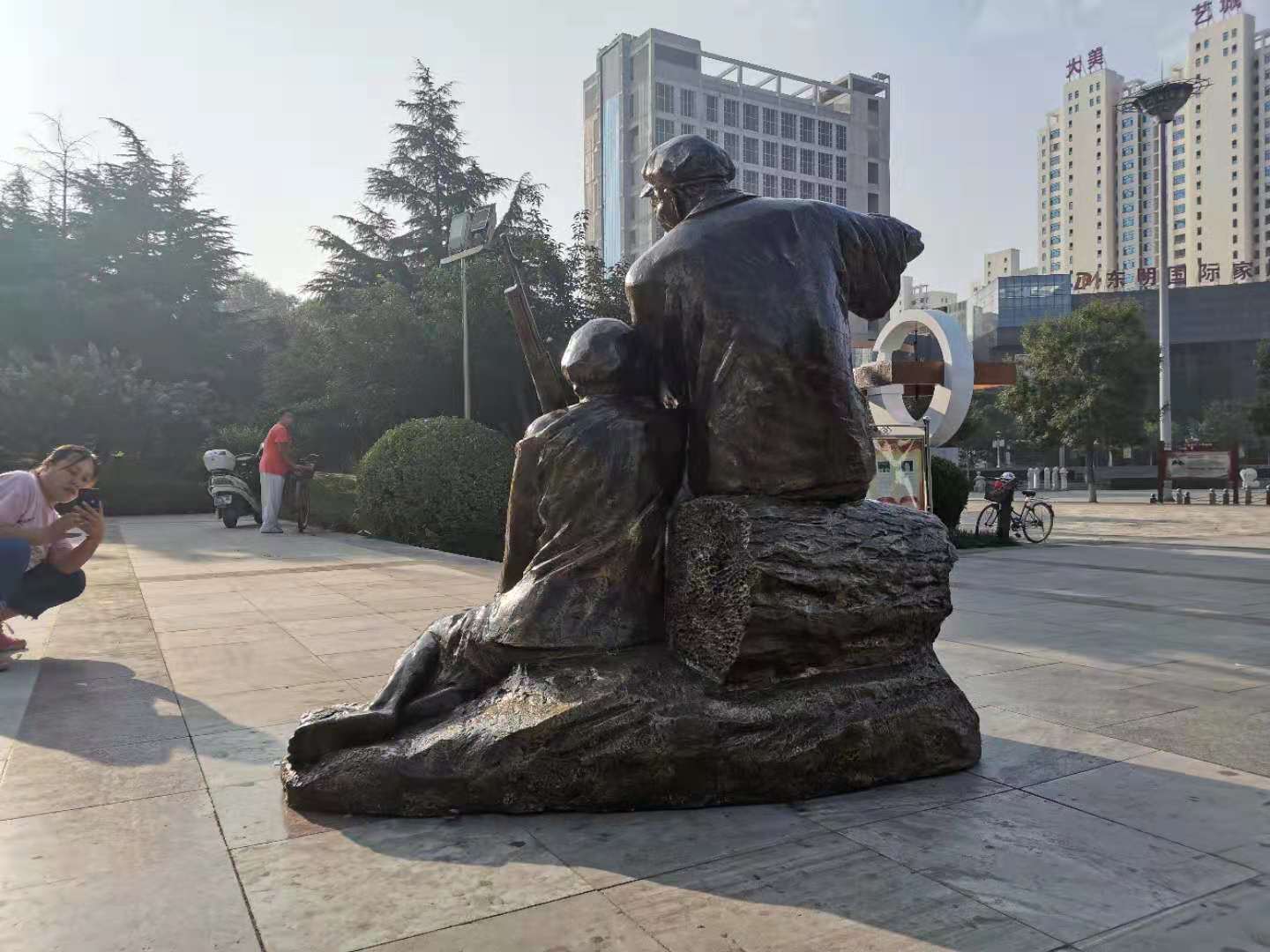 玻璃钢仿铜雕塑定做 玻璃钢人物雕塑生产厂