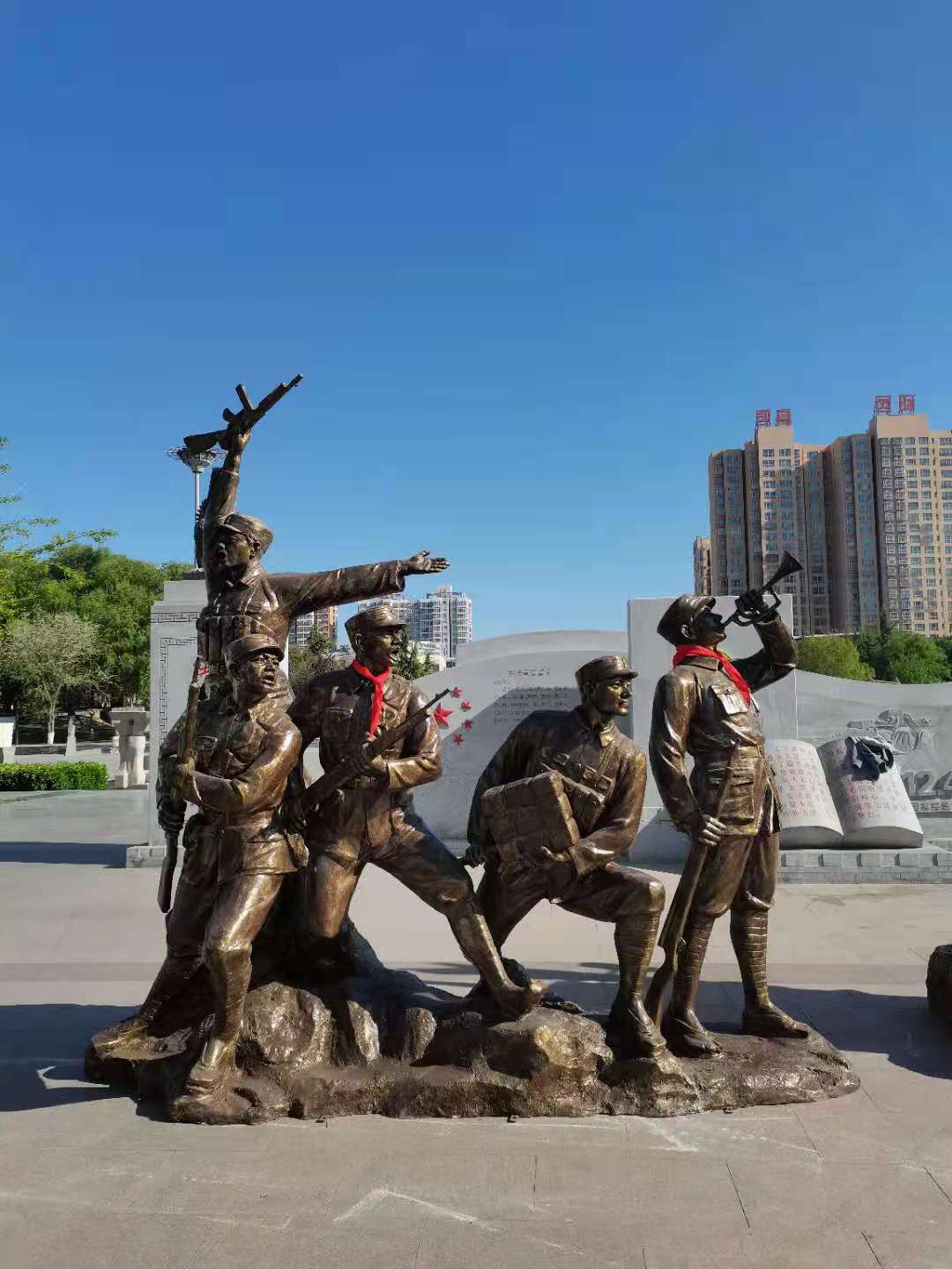 抗战纪念雕塑 玻璃钢人物雕塑制造