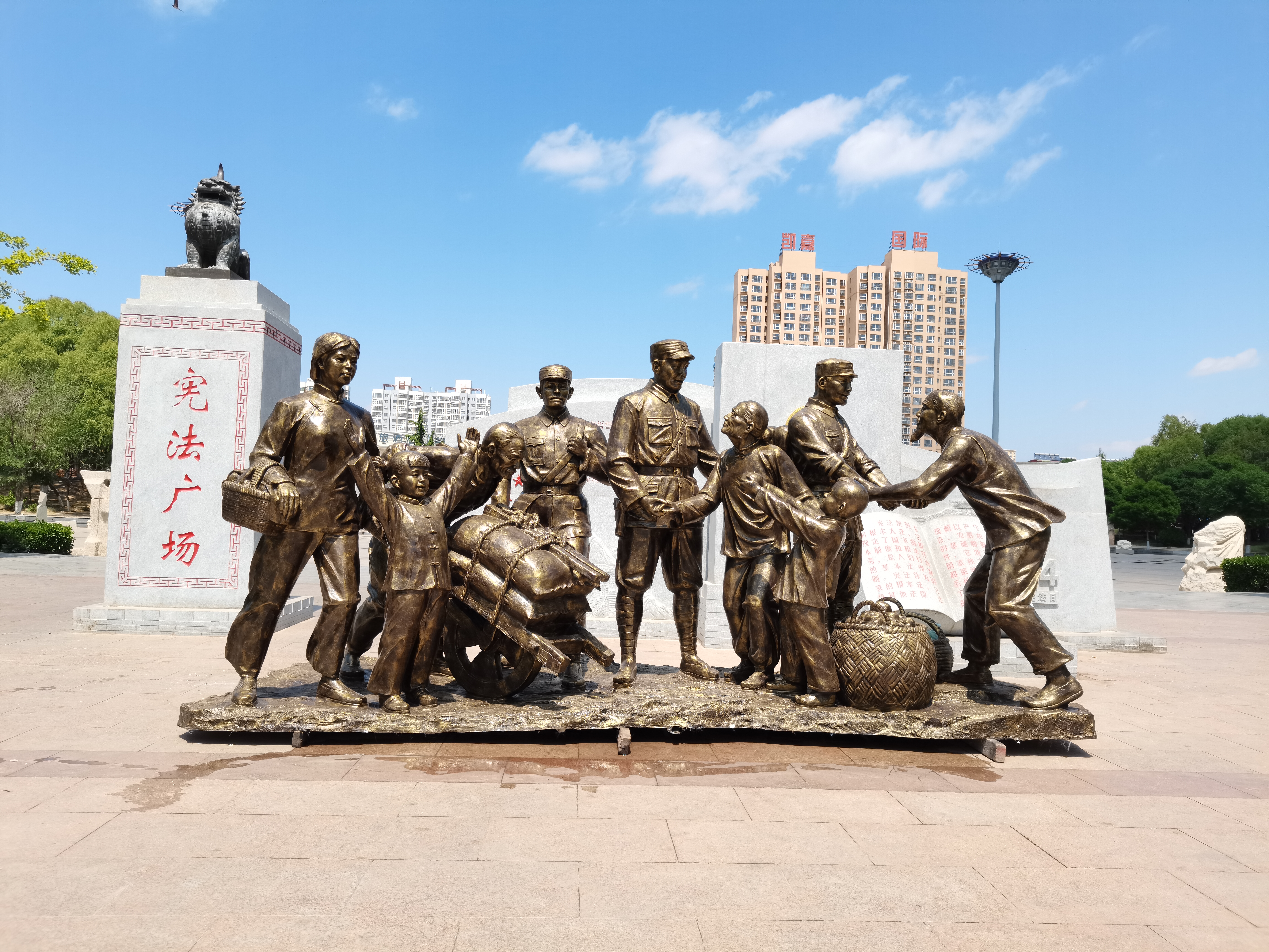 玻璃钢红色雕塑 玻璃钢人物雕塑公司