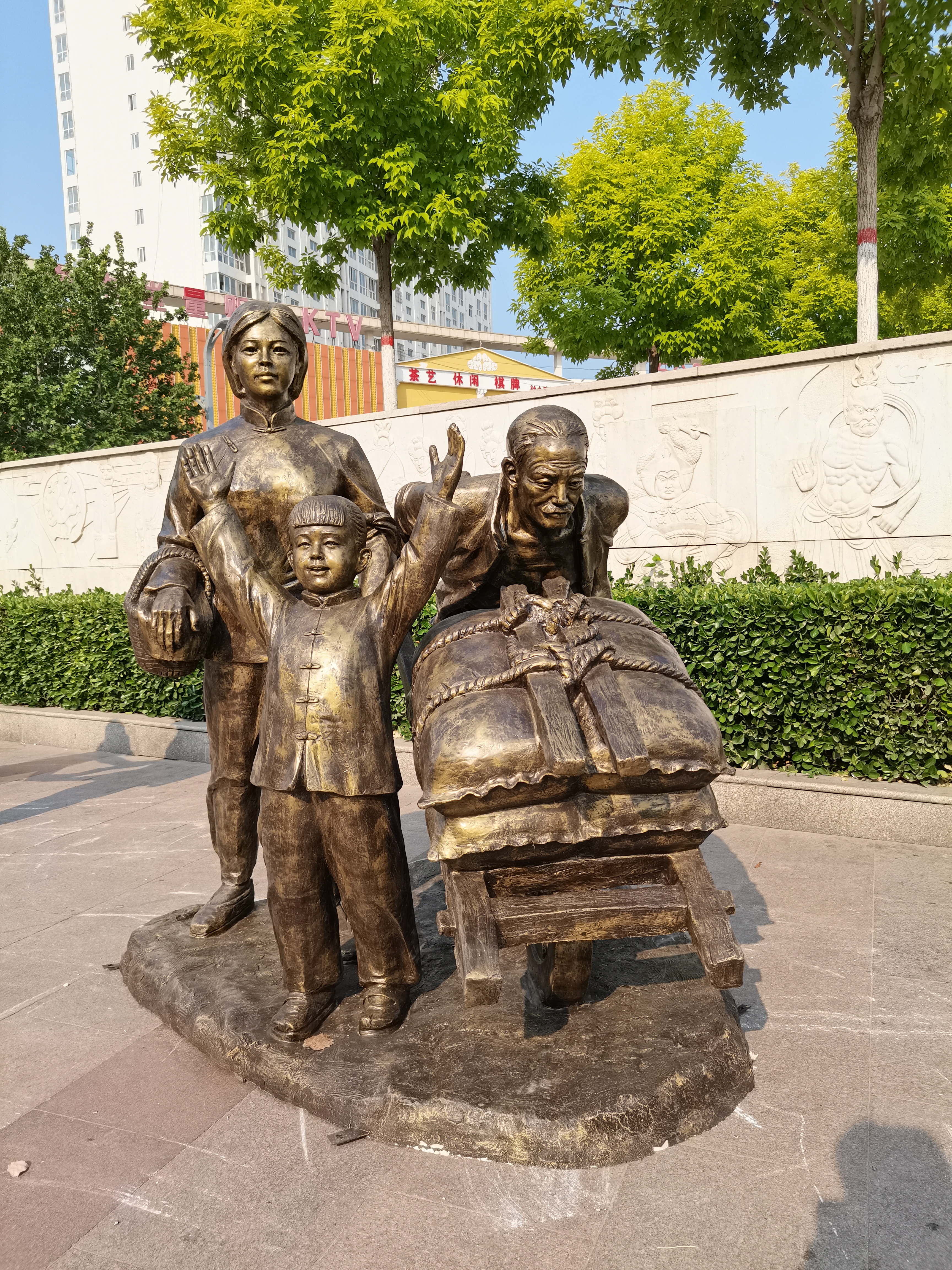 玻璃钢仿铜雕塑厂 玻璃钢仿铜人物雕塑定制