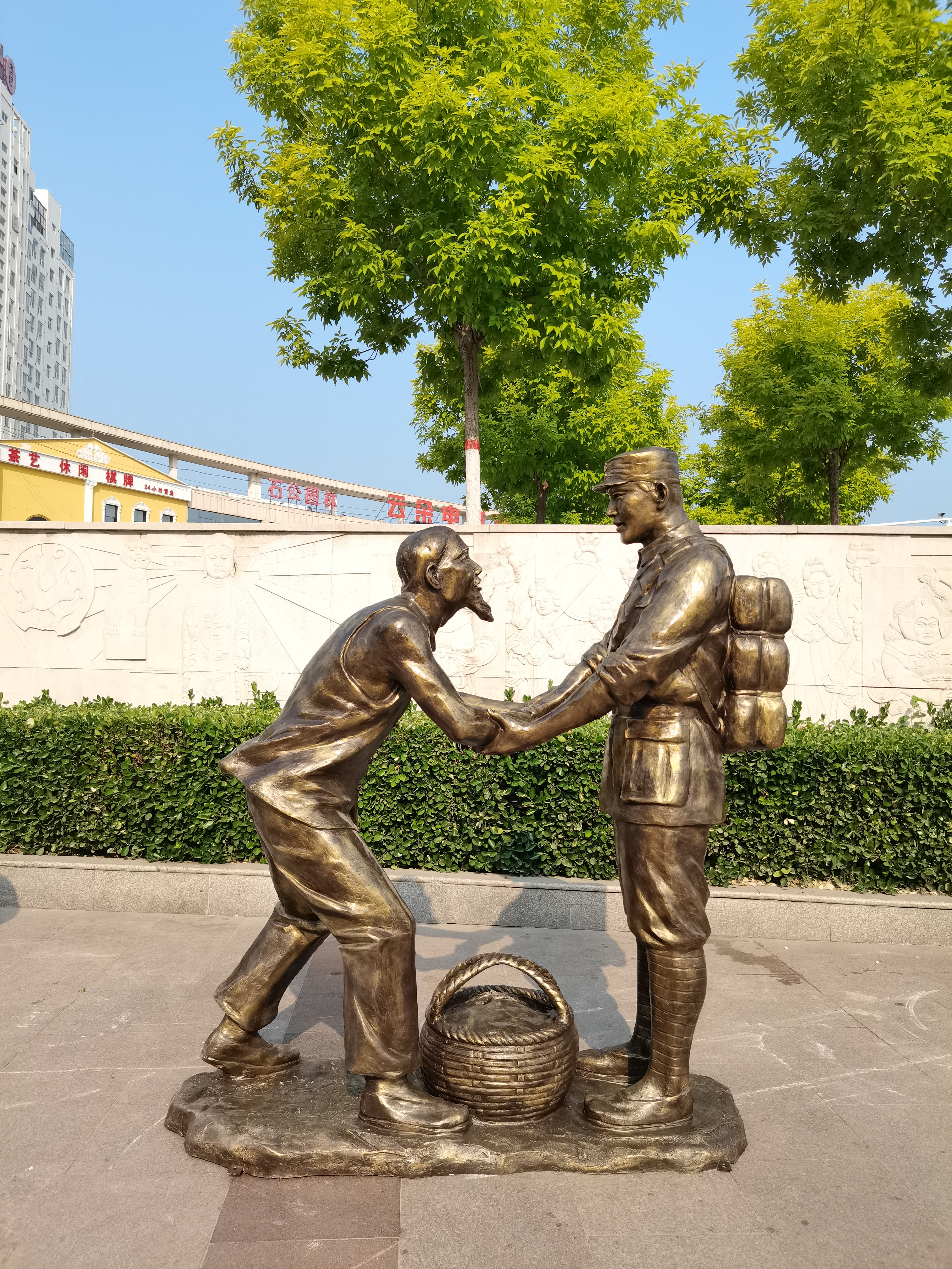 玻璃钢城市雕塑 玻璃钢人物雕塑厂家