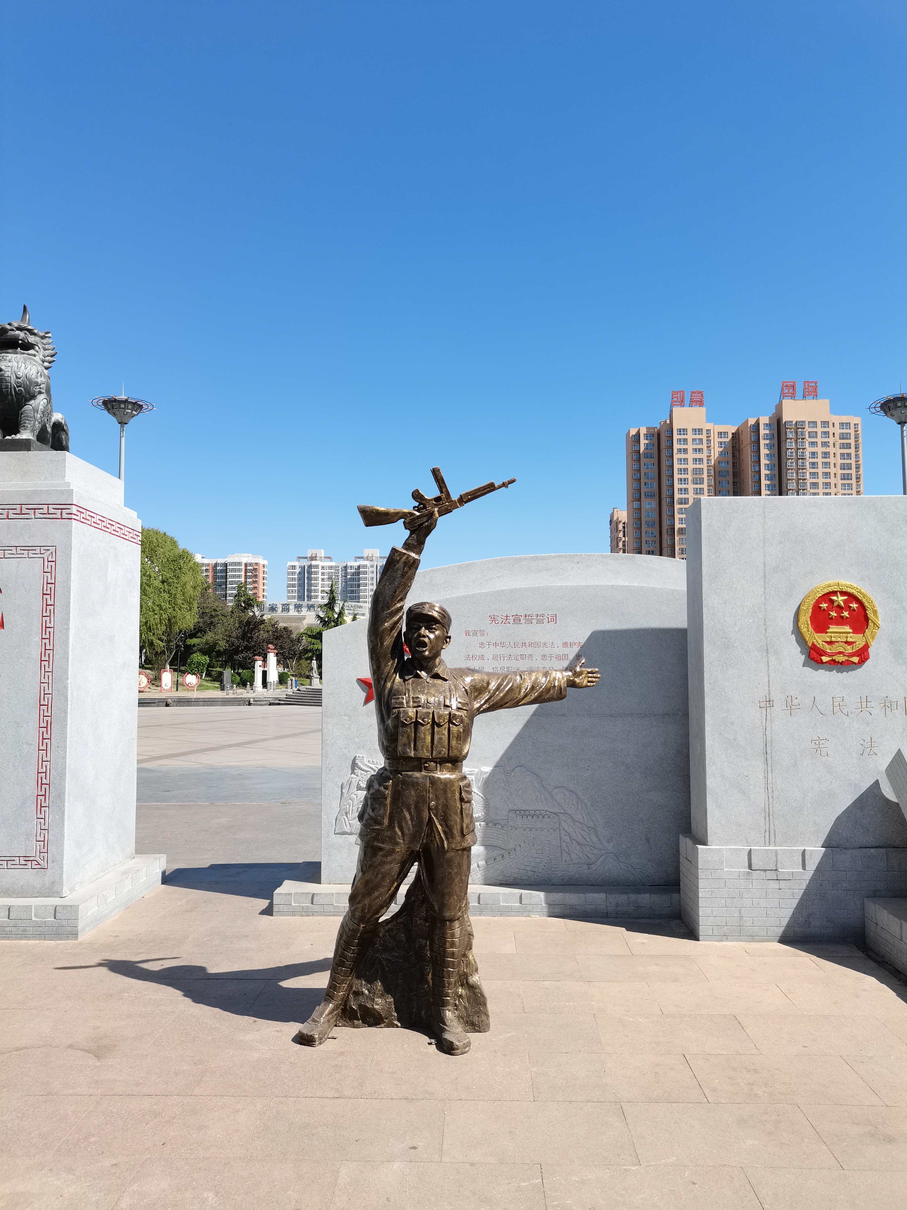 玻璃钢仿铜雕塑报价 玻璃钢人物雕塑厂家
