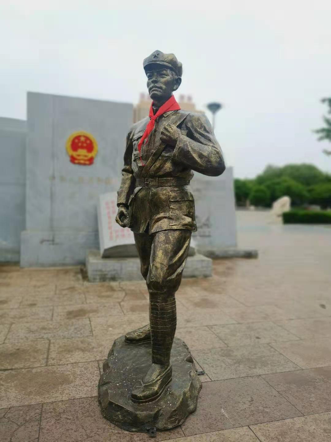 大型红色主题雕塑 玻璃钢人物雕塑制造