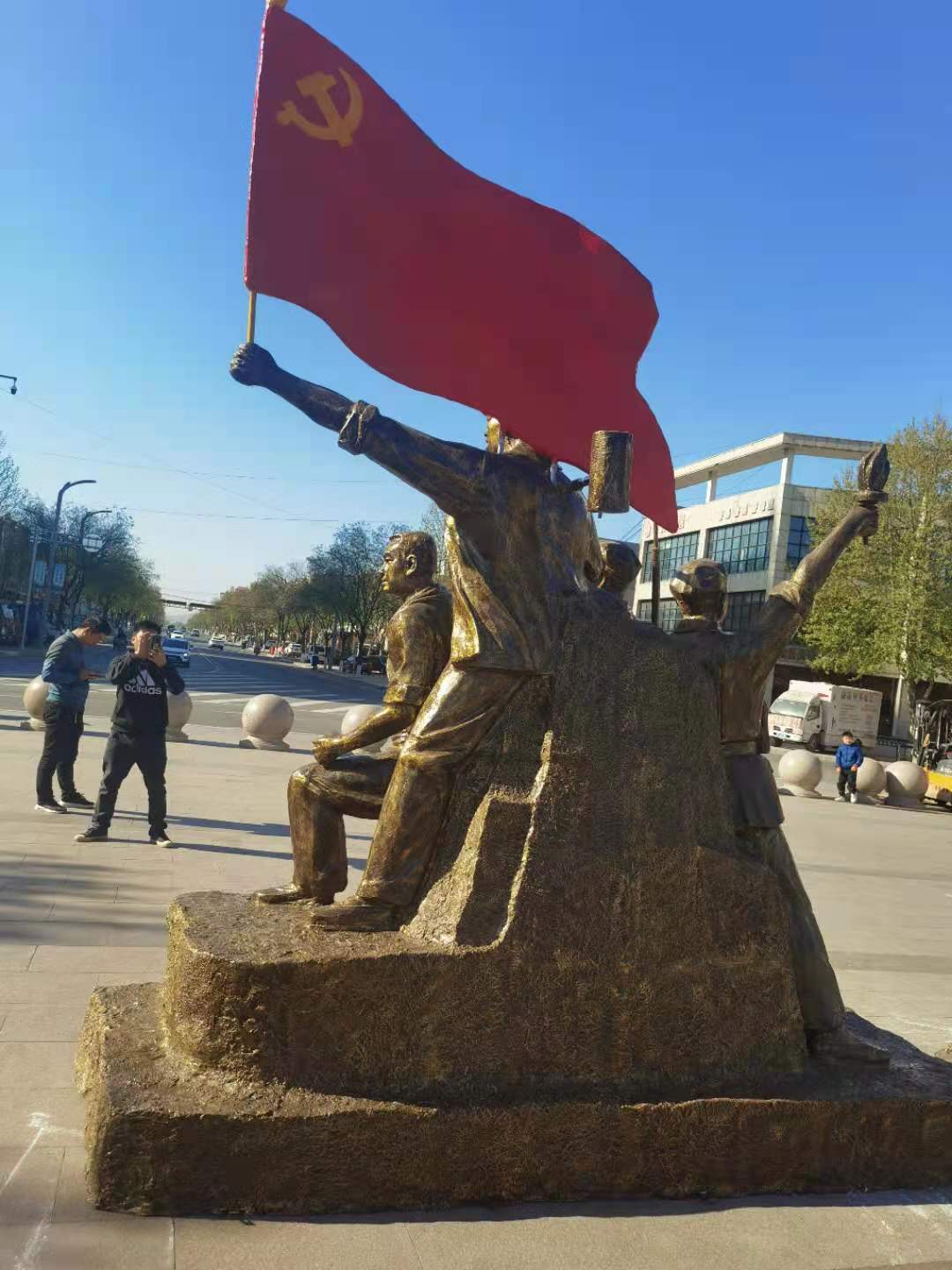 玻璃钢人像雕塑厂家 玻璃钢仿铜人物雕塑厂家