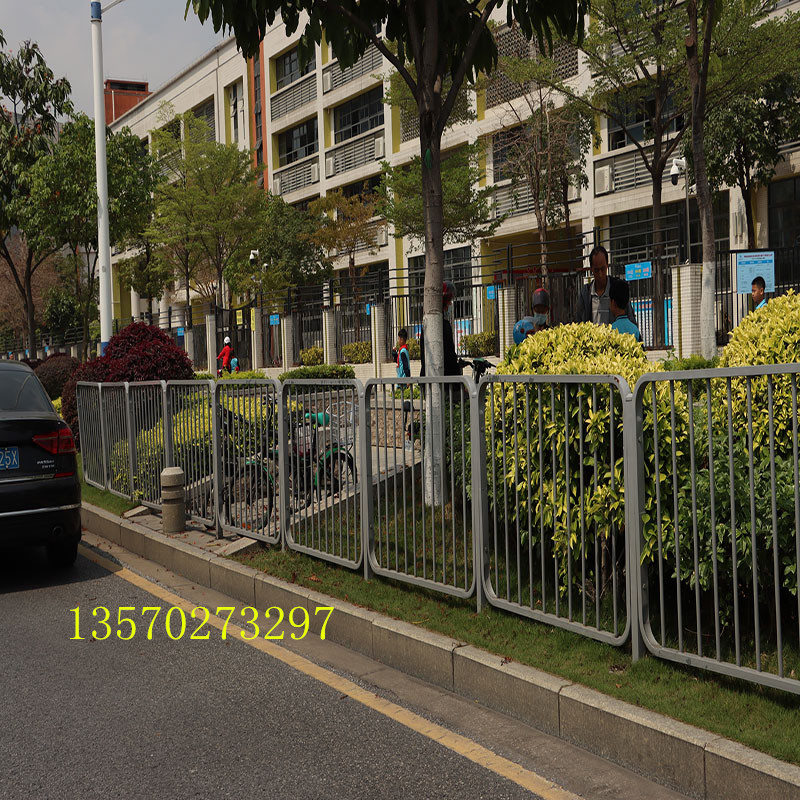 深圳城市交通护栏 人行道防护栏杆 肇庆道路黑色围栏按图加工