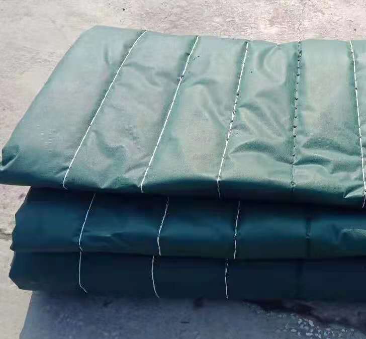 桥梁防寒被   工程棉被  养殖工程被  农业大棚被