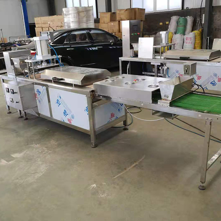全自动商用烙饼机报价 烤鸭饼自动化压饼机 效率高产量大