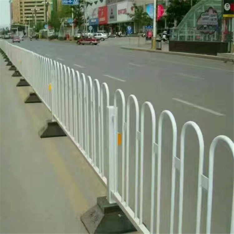 内蒙防撞护栏  隔离围栏  城市道路护栏定制