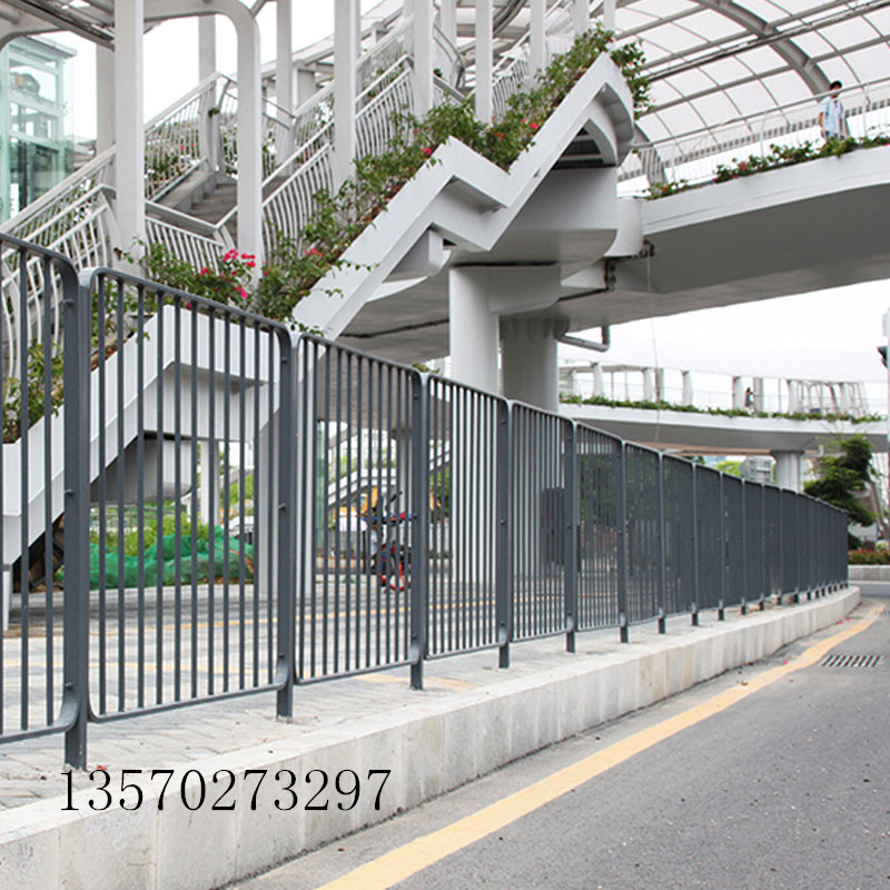 韶关道路分隔栏杆 深标1护栏款式 花都京式空心圆钢护栏价格