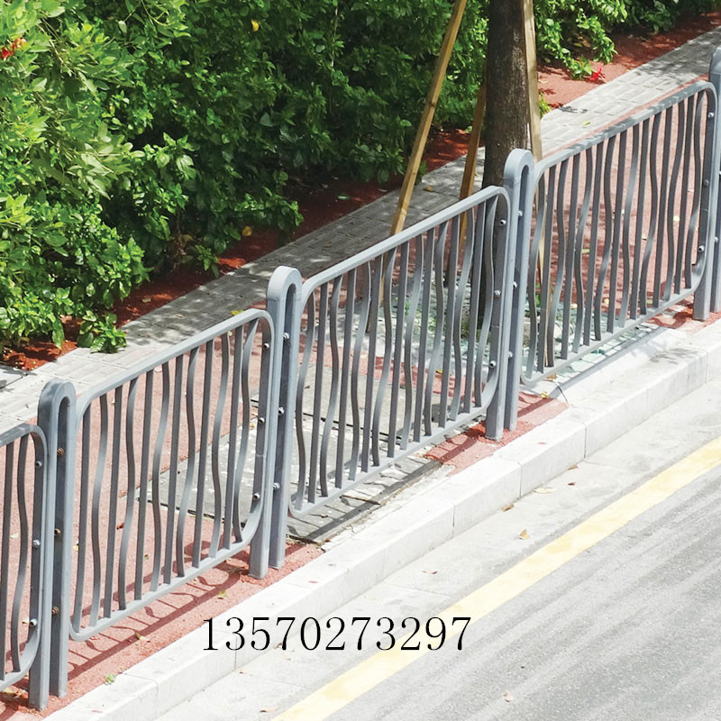 清远定制市政护栏厂家 公路深标1交通隔离栏 道路防撞栏杆 面包管护栏