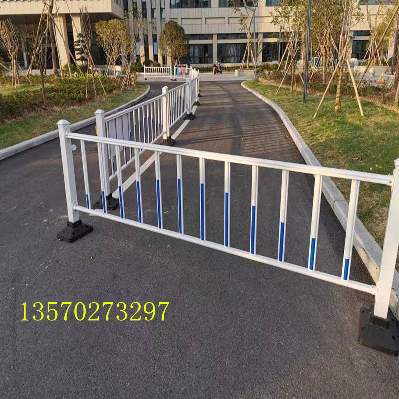 供应甲型市政护栏厂家 人行道面包管护栏 公路防护围栏 厂家批发