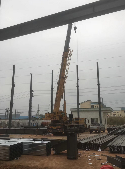 新郑市8-200吨吊车租赁 新郑市设备高空吊装价格 随叫随到