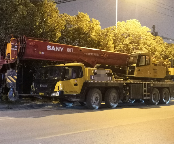 老城区16-300吨吊车租赁 老城区专业吊装公司 欢迎来电咨询台班费