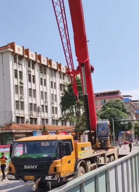 邵阳市16-500吨吊车出租  承接邵阳市本地高空设备吊装租赁