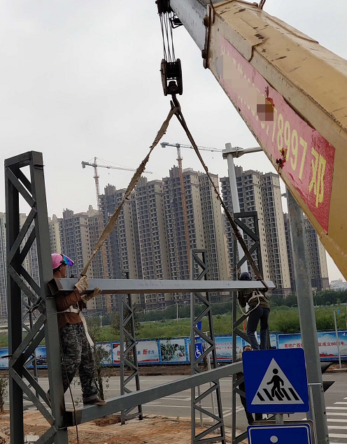 高邑县大型吊车出租公司 8-500吨吊车规格齐全 24小时服务
