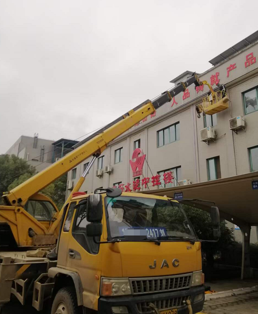 依兰县12-300吨吊车出租价格 依兰县室内设备吊装公司电话