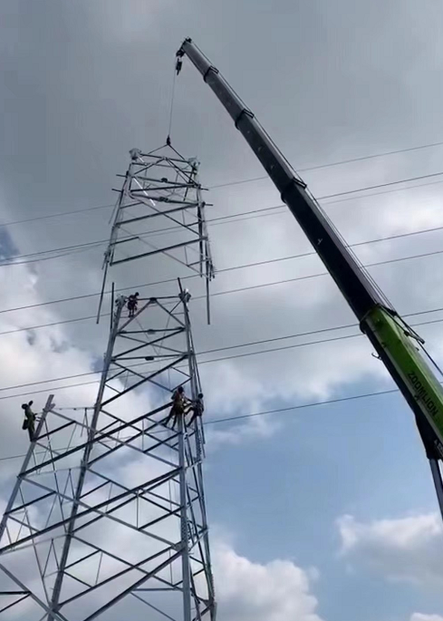 漯河市8-100吨小型吊车出租价格 专业吊装 服务周到 租期灵活