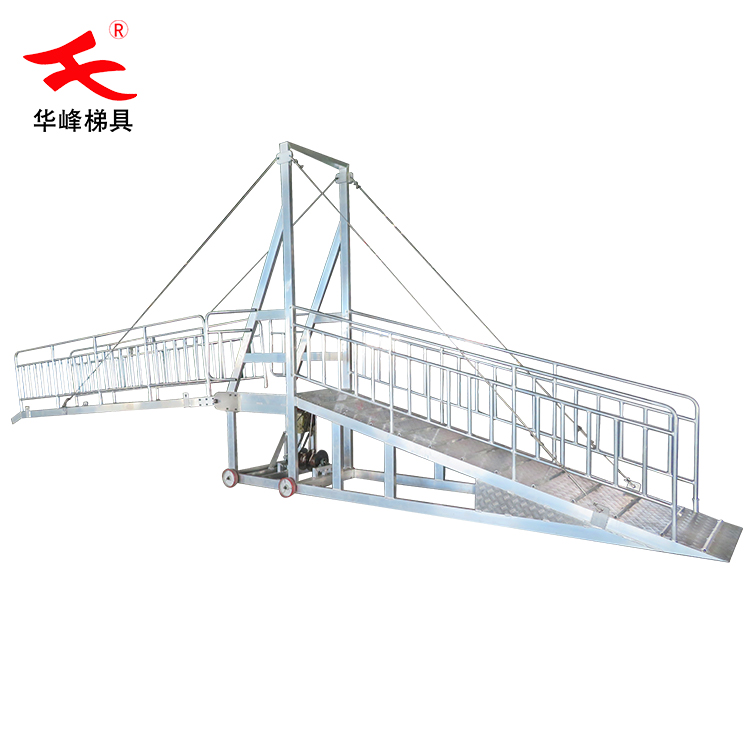 华峰梯直销手摇登船梯厂家直销大型登船梯