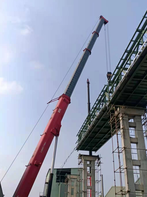 余江县8-70吨吊车租赁 大型设备吊装运输 租一天价格