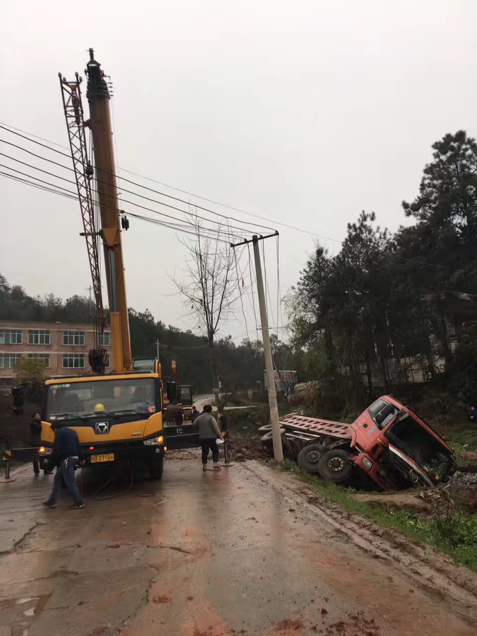 南岳区8-300吨吊车出租 大小吊车均有满足供应  欢迎咨询台班费