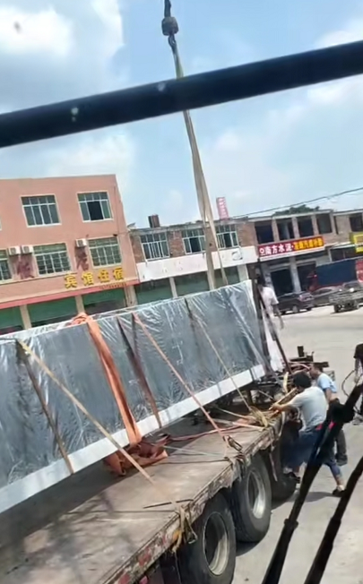 靖江市8-260吨吊车租赁 机器设备吊装 长短期租赁均可