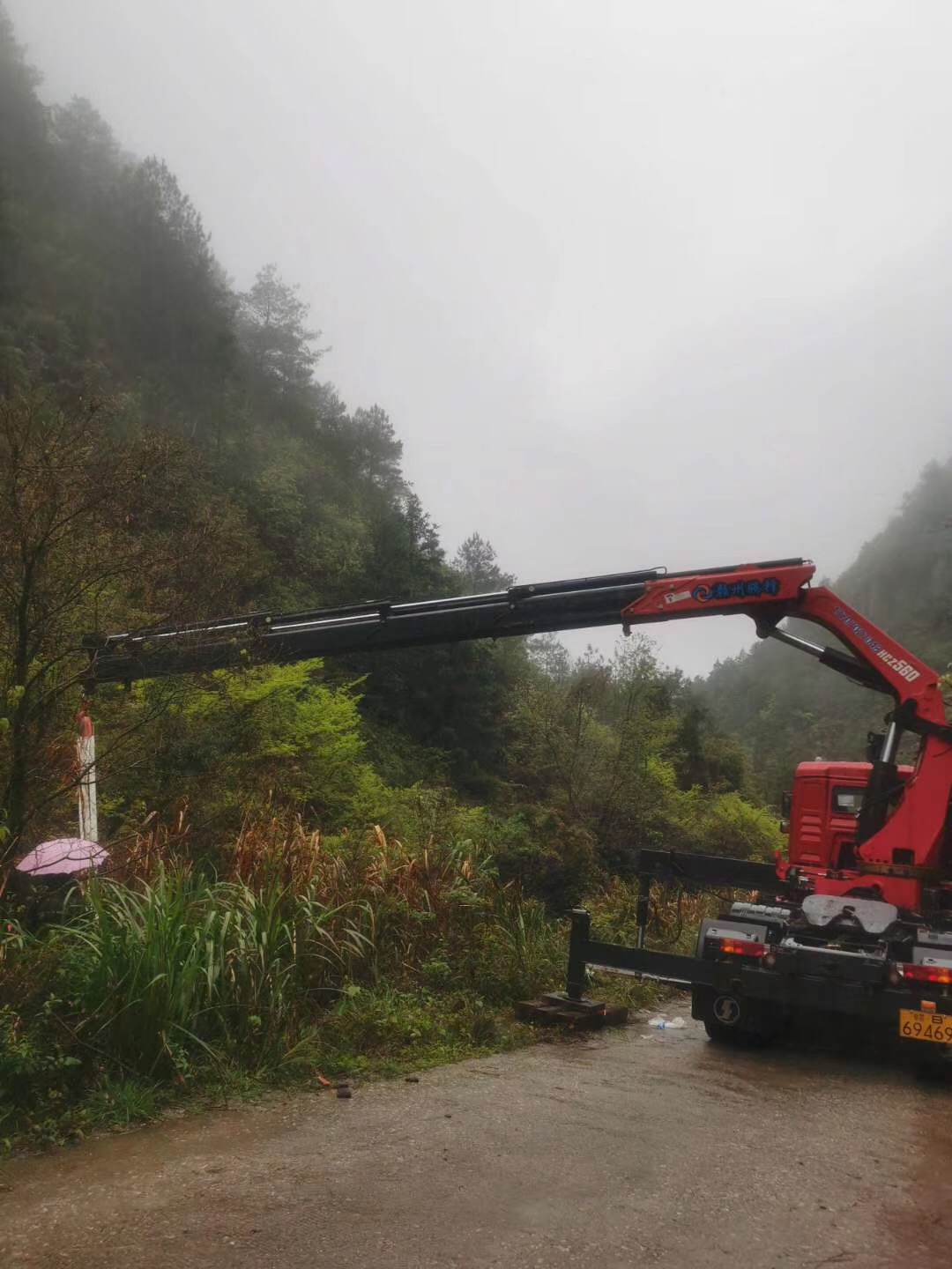 镇江市8-220吨吊车出租报价 广告牌吊装服务 吨位多出车快