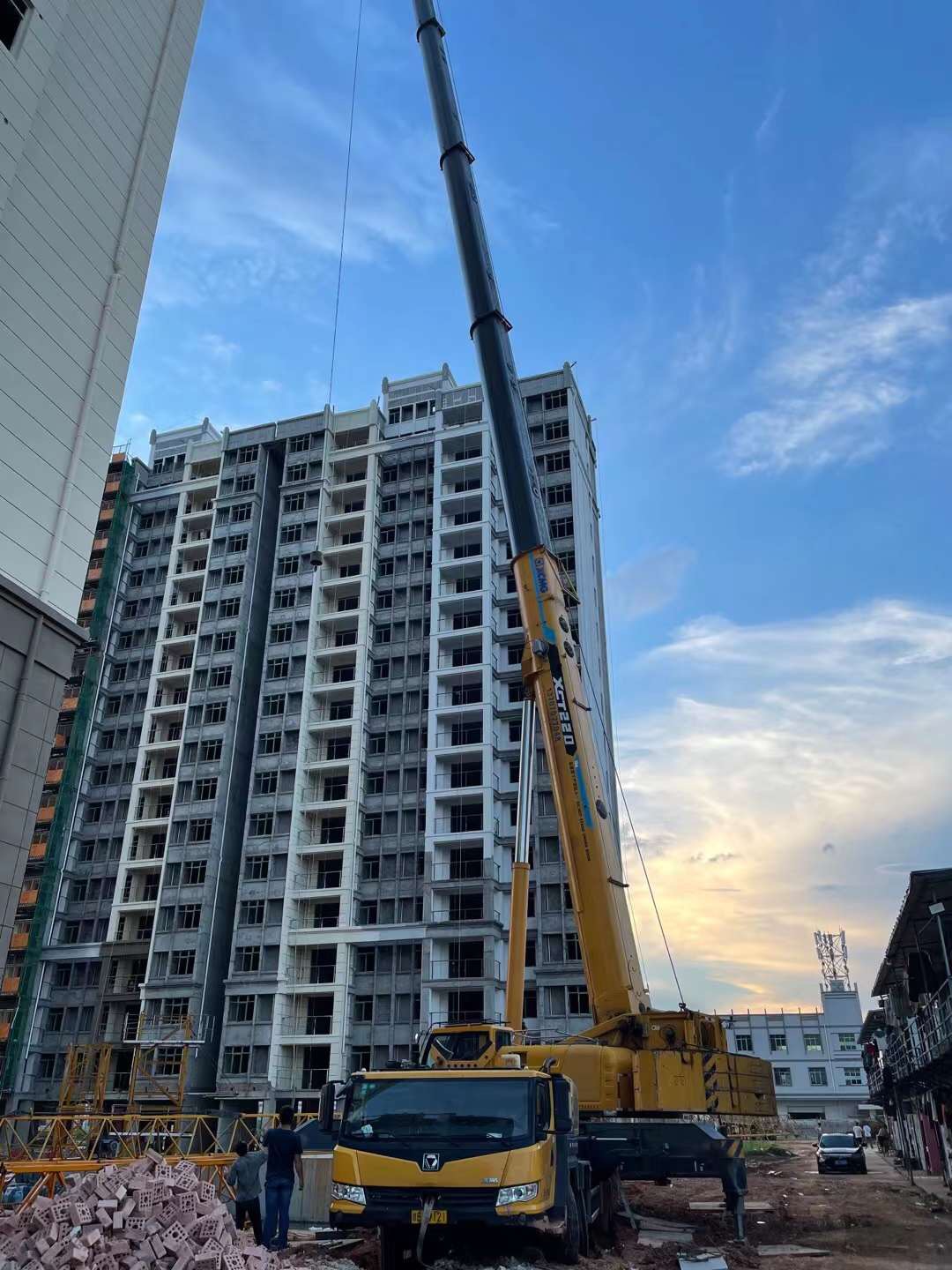 天宁区16-300吨吊车租赁 设备吊装搬迁 租一小时价格