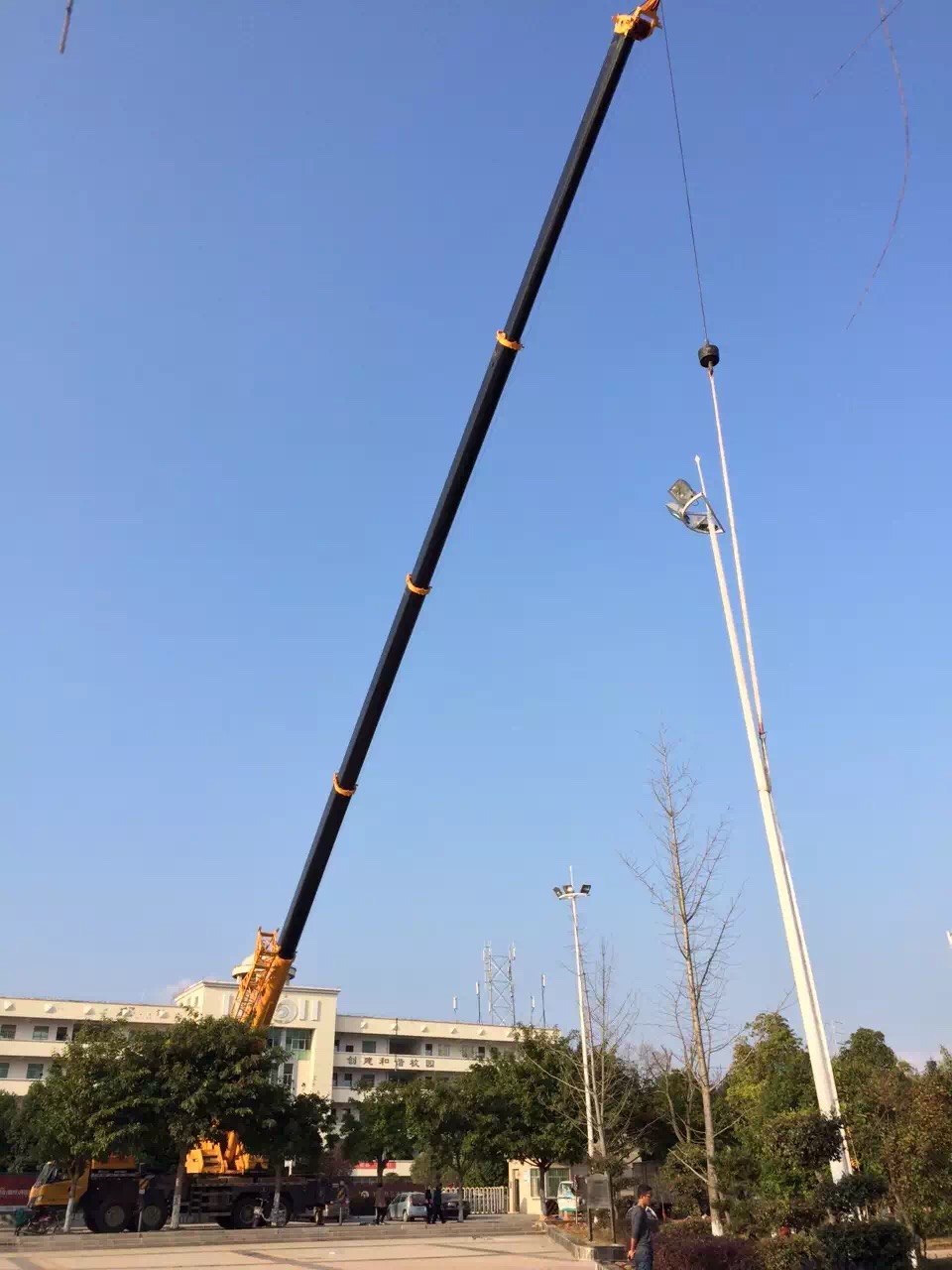冷水江市8-100吨汽车吊租赁 设备高空吊装 长短期租赁均可