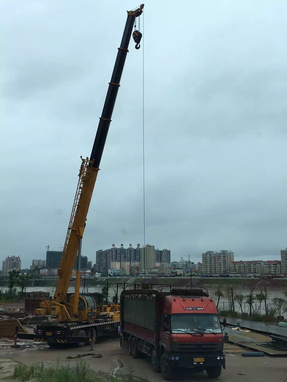 慈利县8-260吨汽车吊租赁 厂房设备吊装 日租月租均可