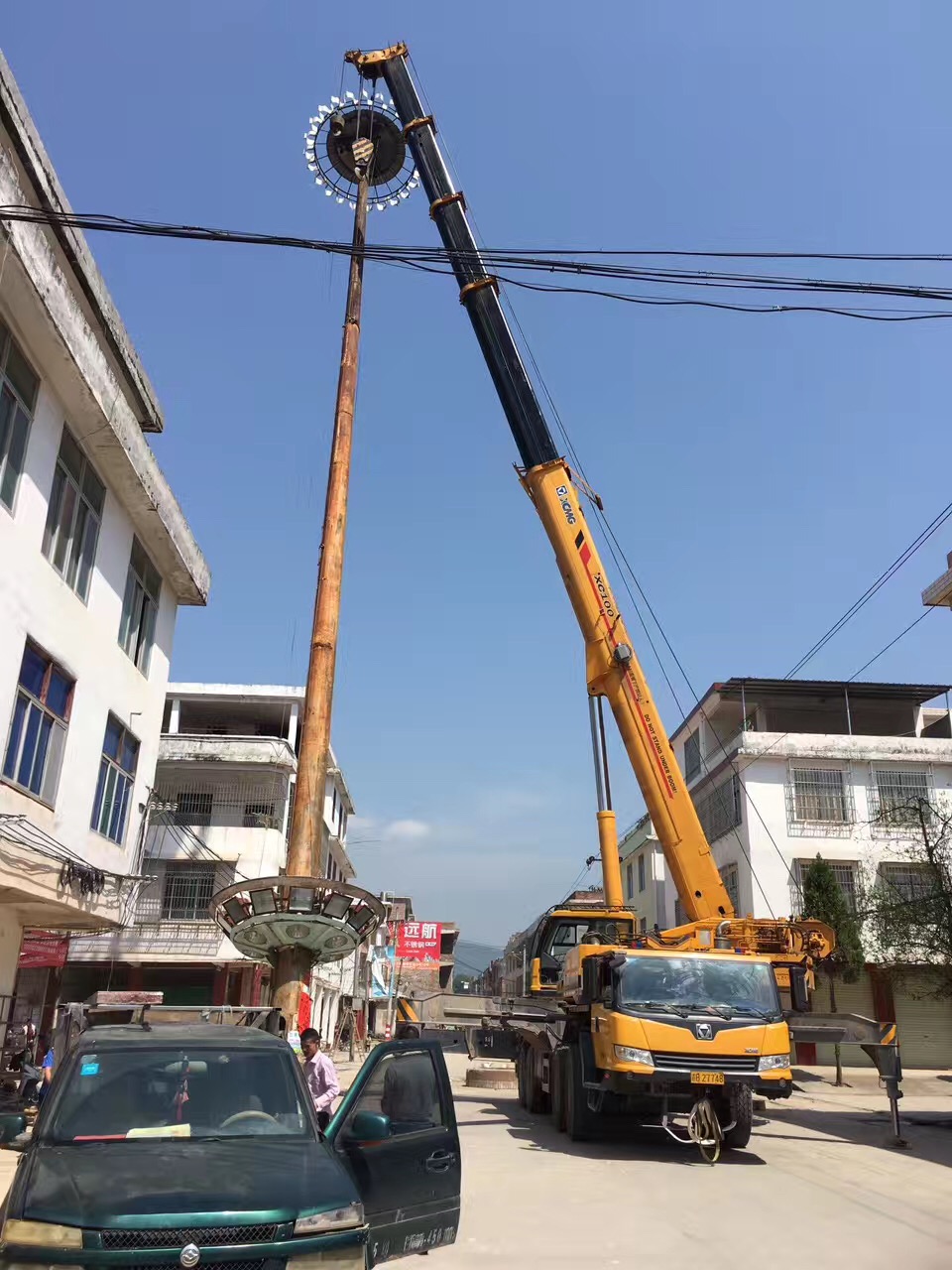 宜章县8-130吨吊车租赁 钢筋吊装倒车服务 租一小时报价
